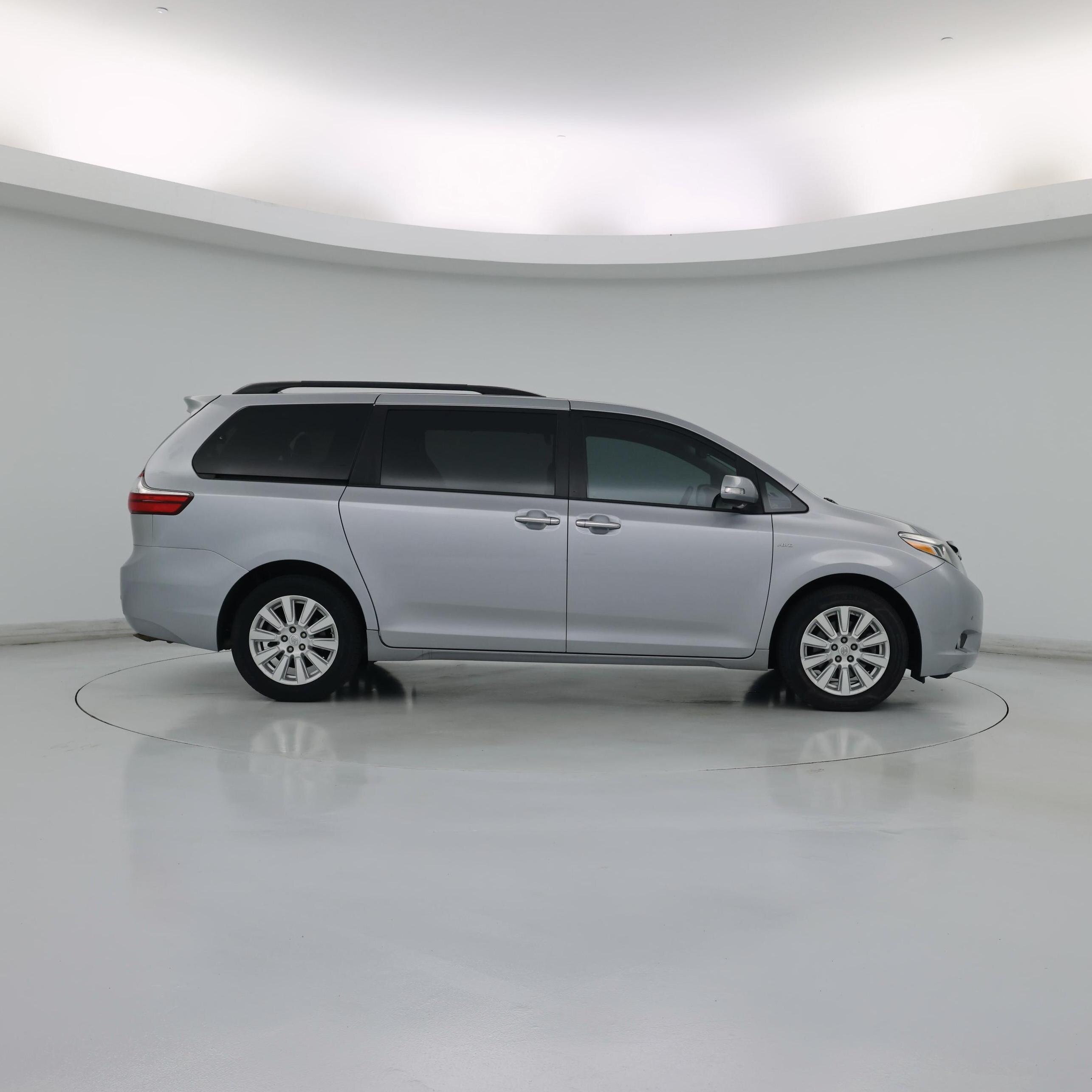 Thumbnail: 2017 Toyota Sienna - 7
