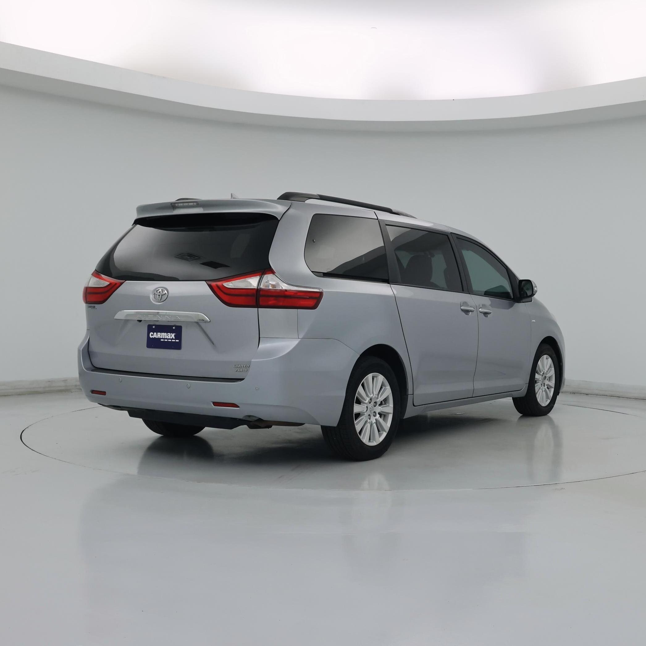 Thumbnail: 2017 Toyota Sienna - 8