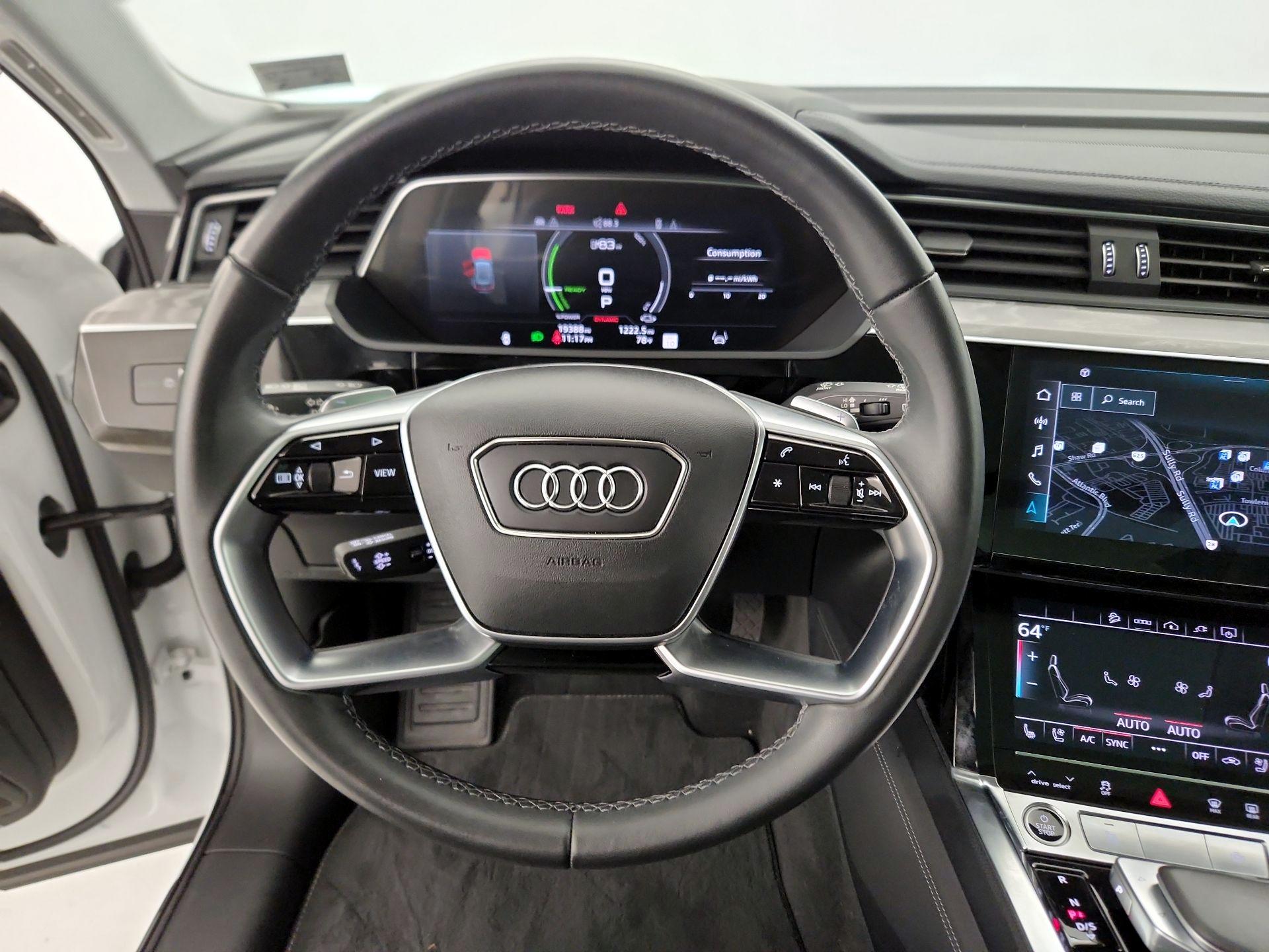 Thumbnail: 2023 Audi e-tron - 10