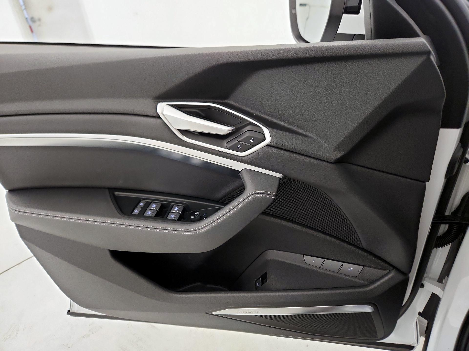 Thumbnail: 2023 Audi e-tron - 12