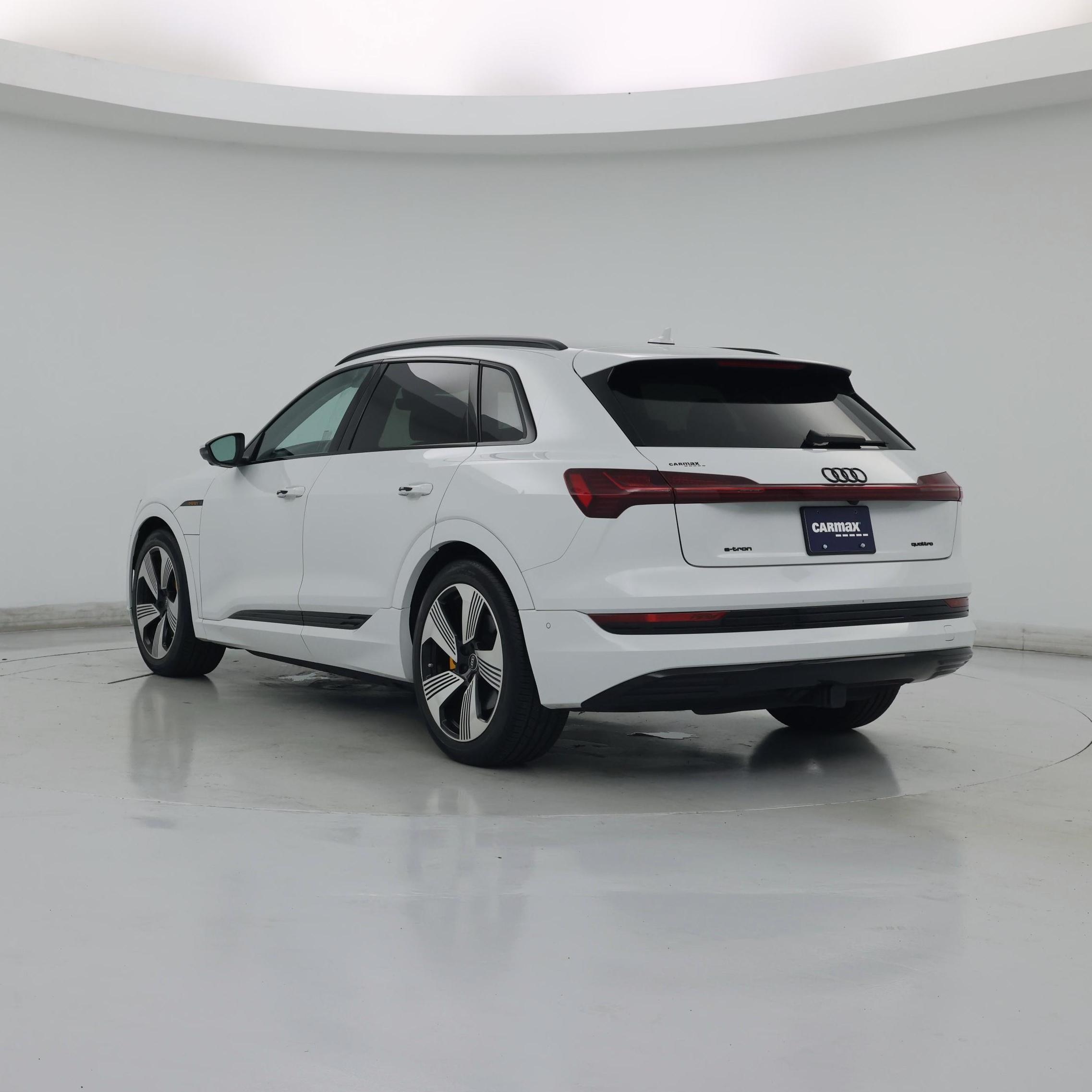 Thumbnail: 2023 Audi e-tron - 2