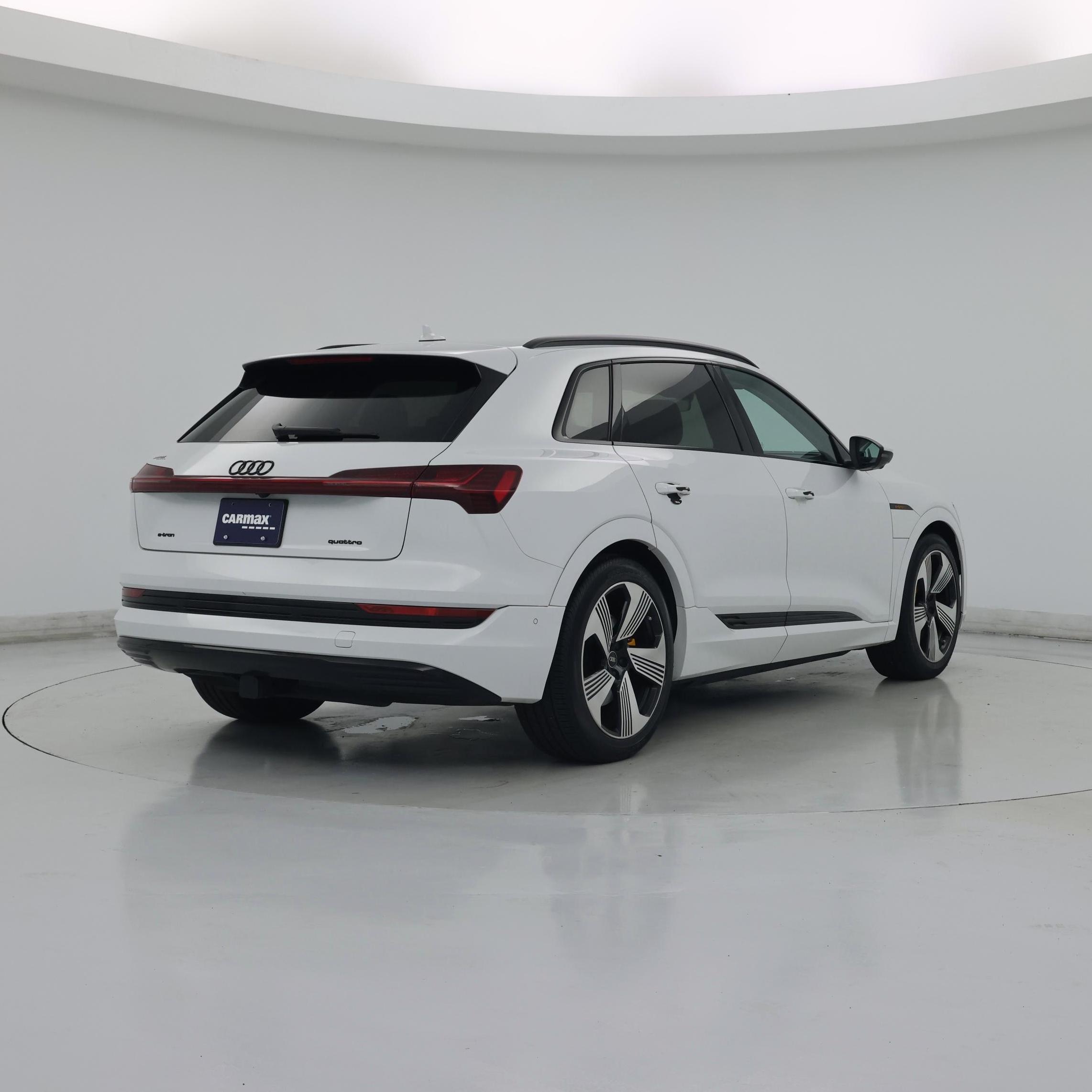 Thumbnail: 2023 Audi e-tron - 8