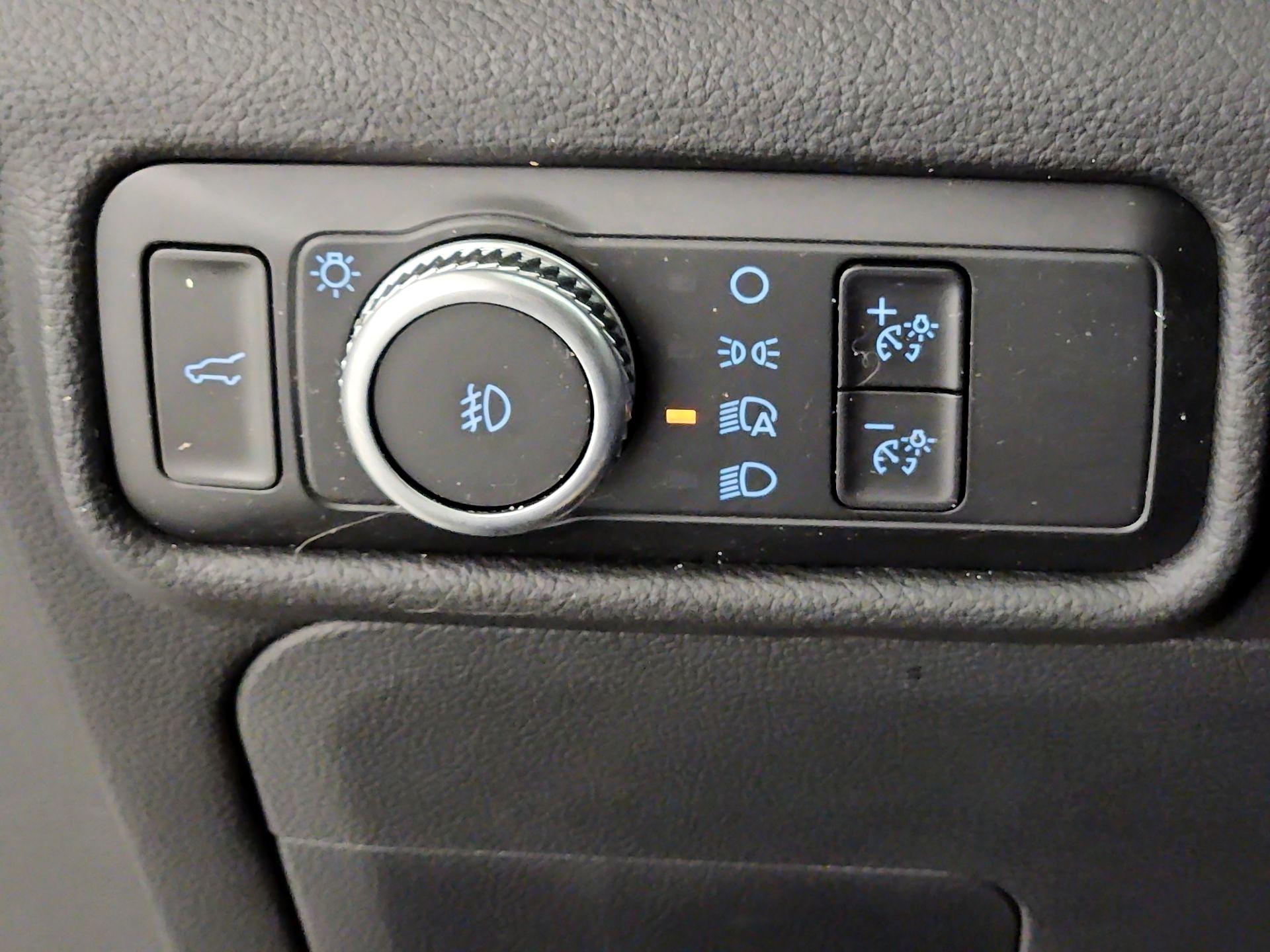 Thumbnail: 2021 Ford Explorer - 13