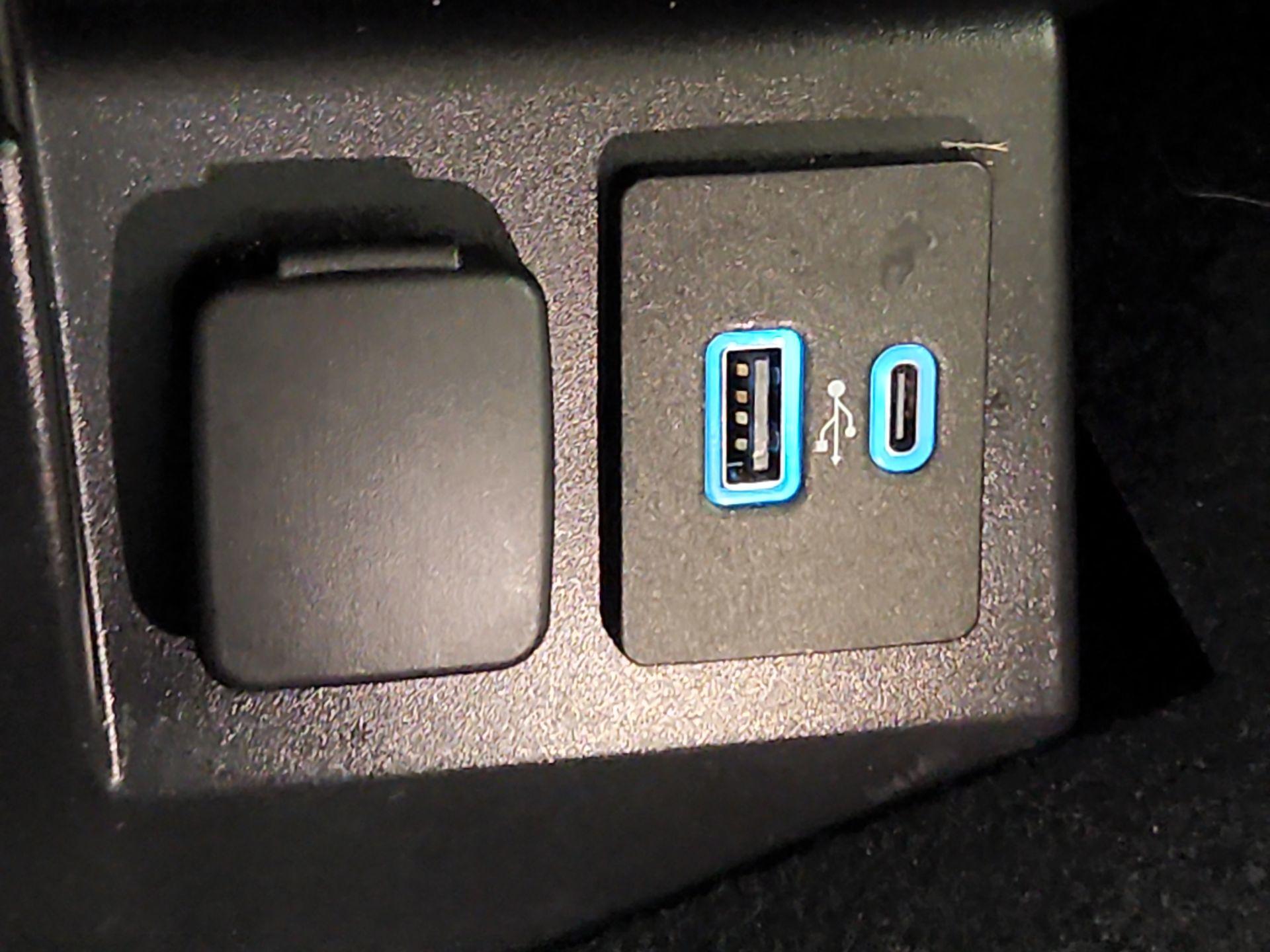 Thumbnail: 2021 Ford Explorer - 19