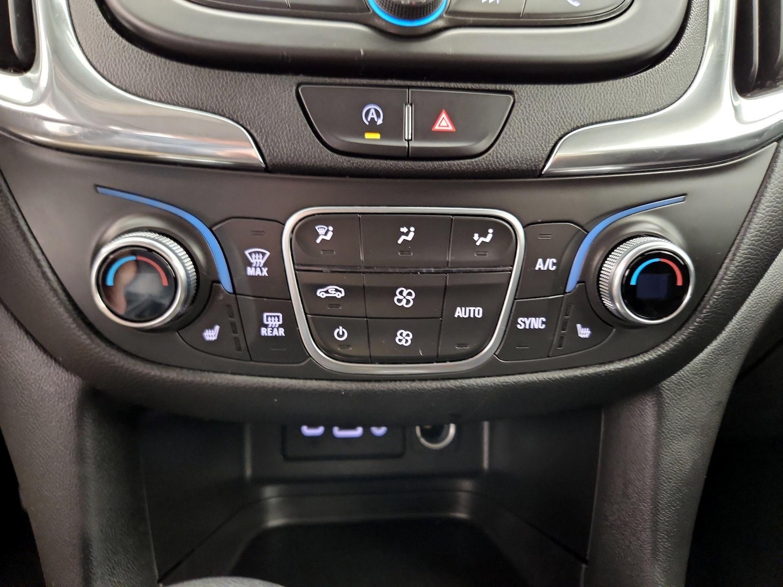2022 Chevrolet Equinox LT - Photo 18