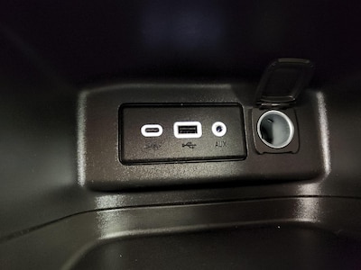 USB/AUX Ports