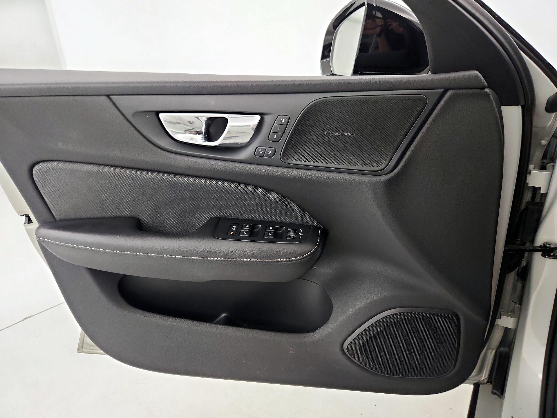 Thumbnail: 2019 Volvo S60 - 12