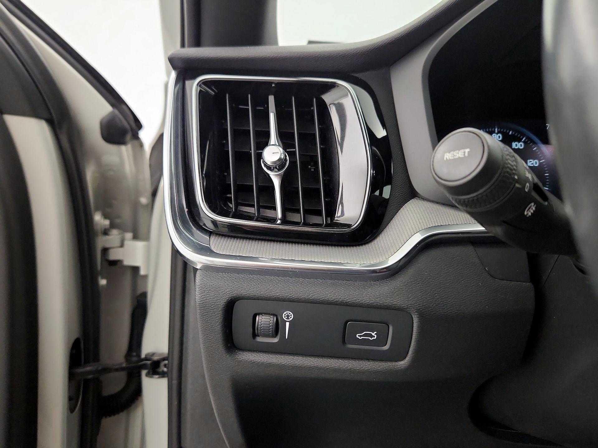 Thumbnail: 2019 Volvo S60 - 13