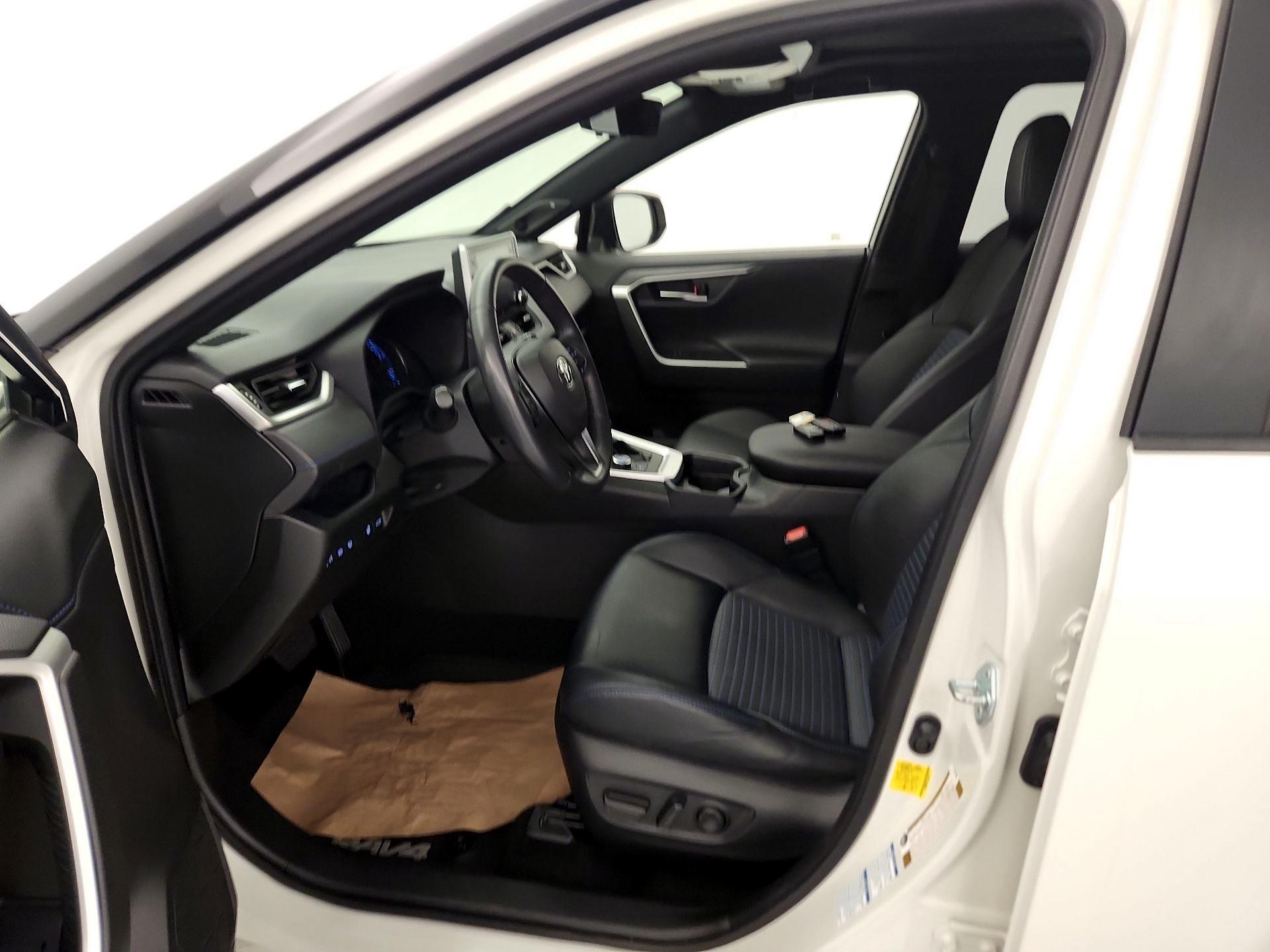 Thumbnail: 2020 Toyota RAV4 - 11