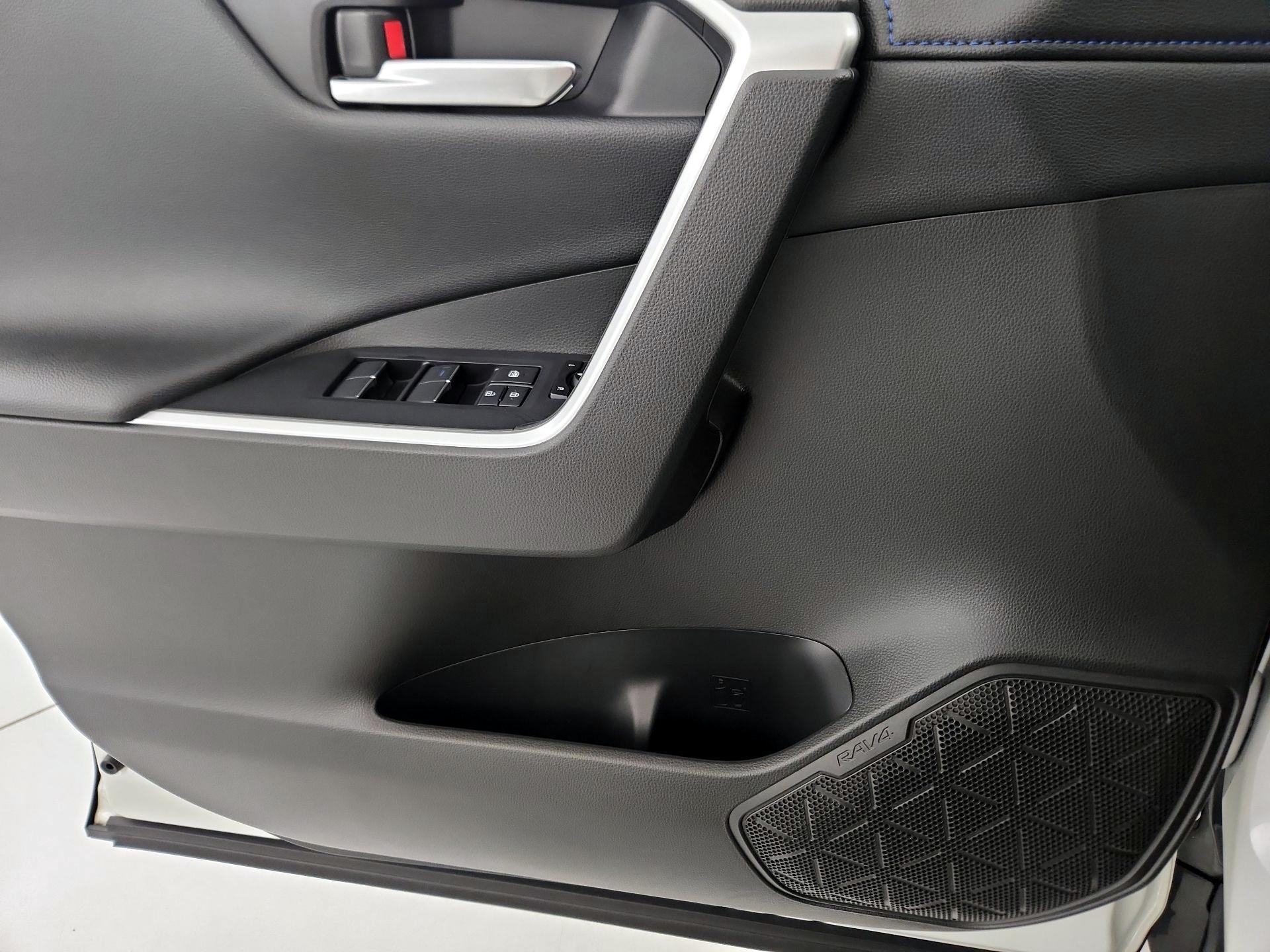 Thumbnail: 2020 Toyota RAV4 - 12