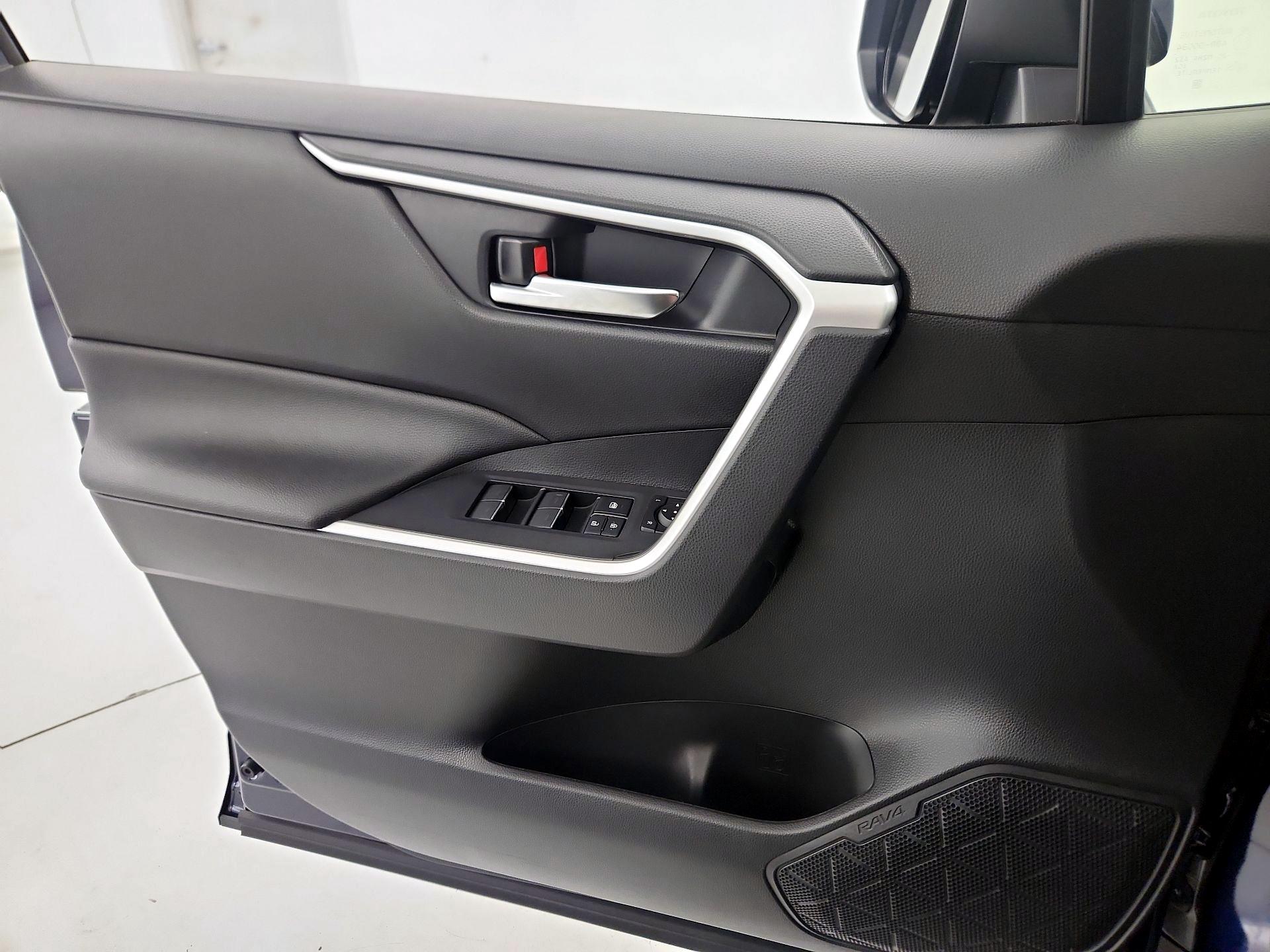 Thumbnail: 2023 Toyota RAV4 - 10