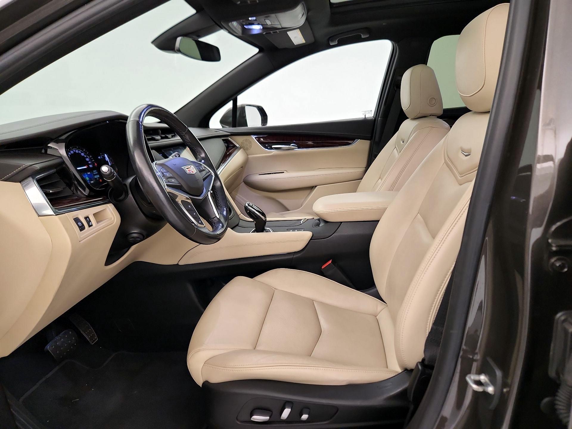 Thumbnail: 2019 Cadillac XT5 - 11
