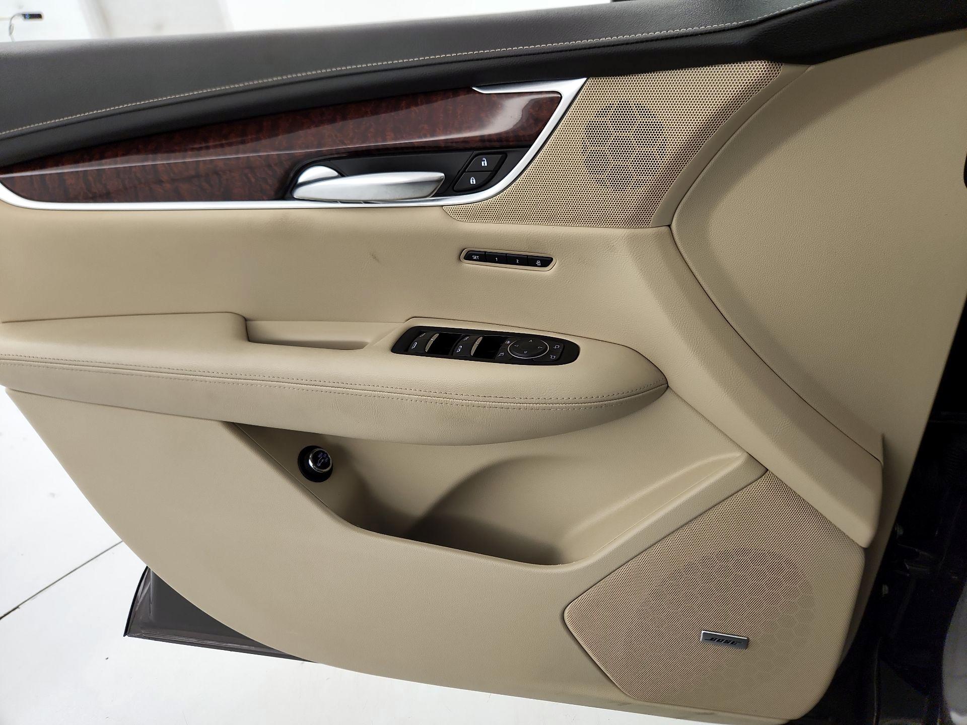 Thumbnail: 2019 Cadillac XT5 - 12