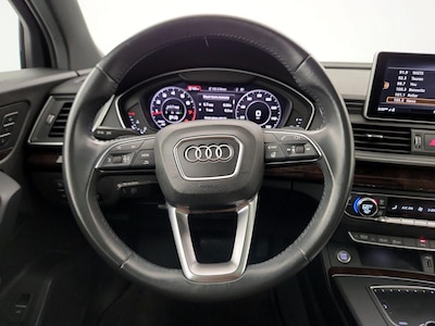 Steering Wheel & Instrument Cluster (On)