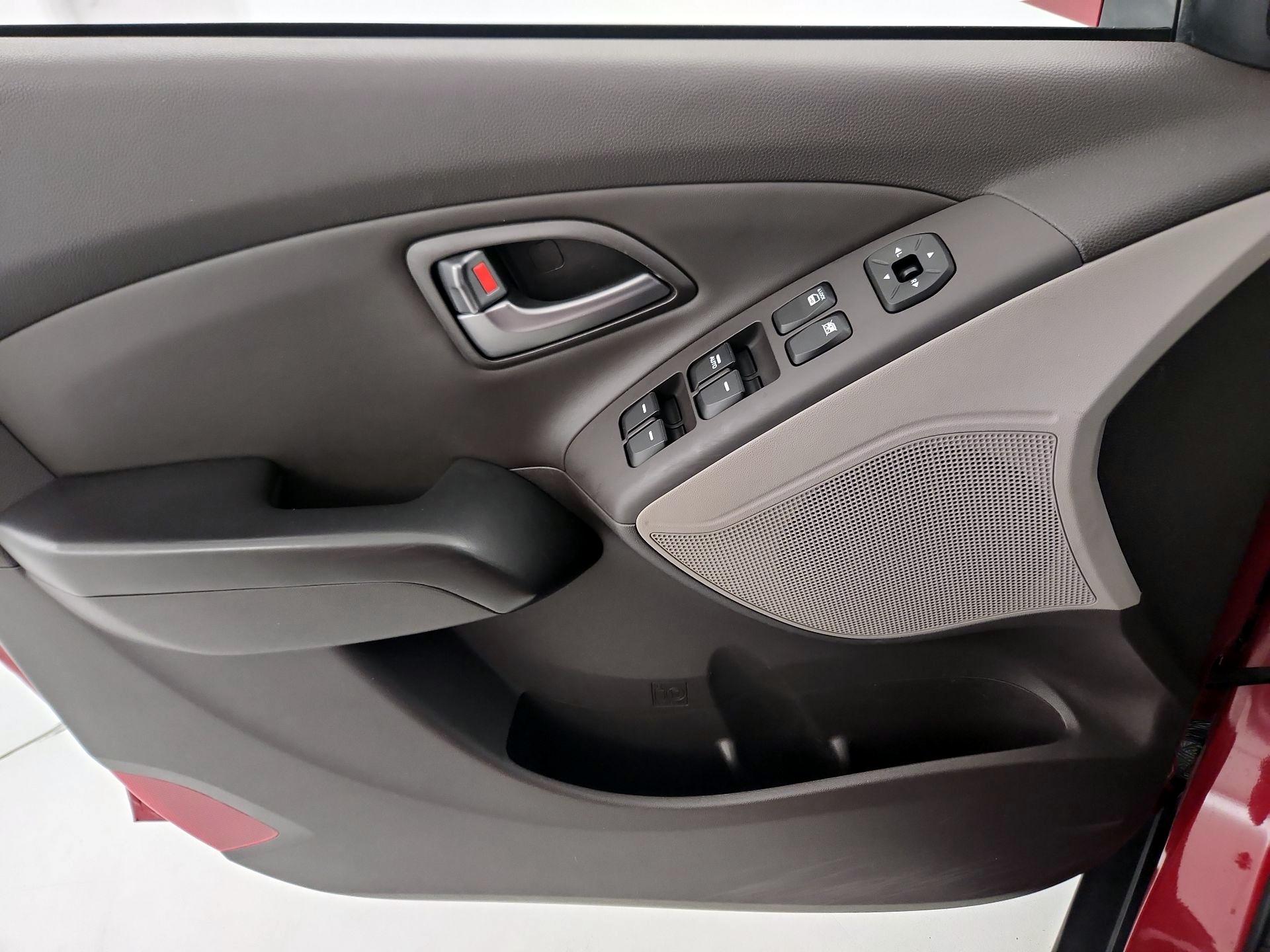 Thumbnail: 2015 Hyundai Tucson - 12