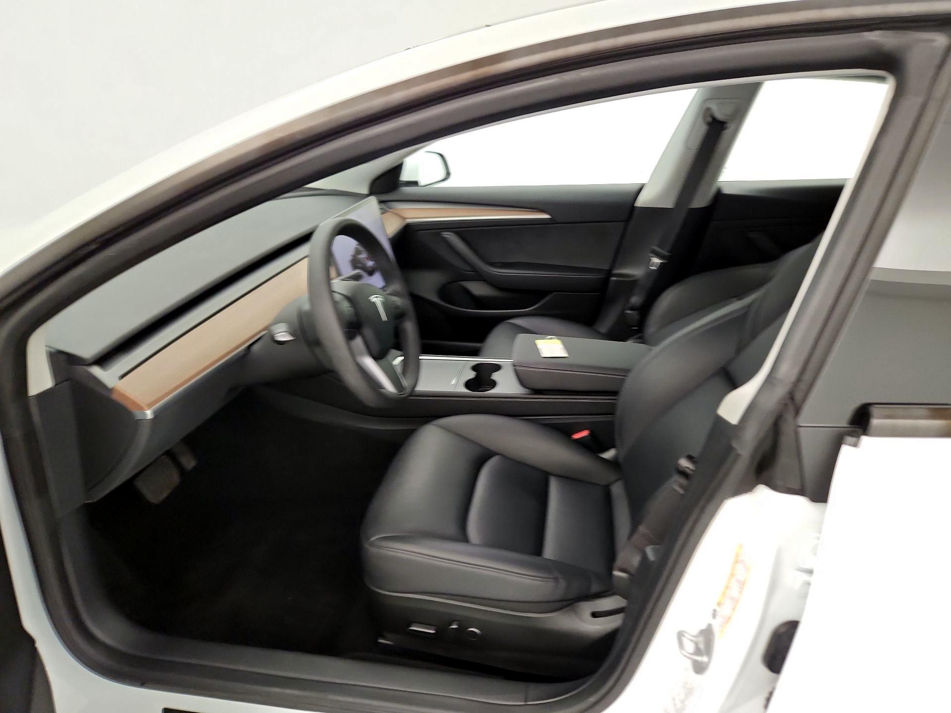 Thumbnail: 2023 Tesla Model 3 - 11