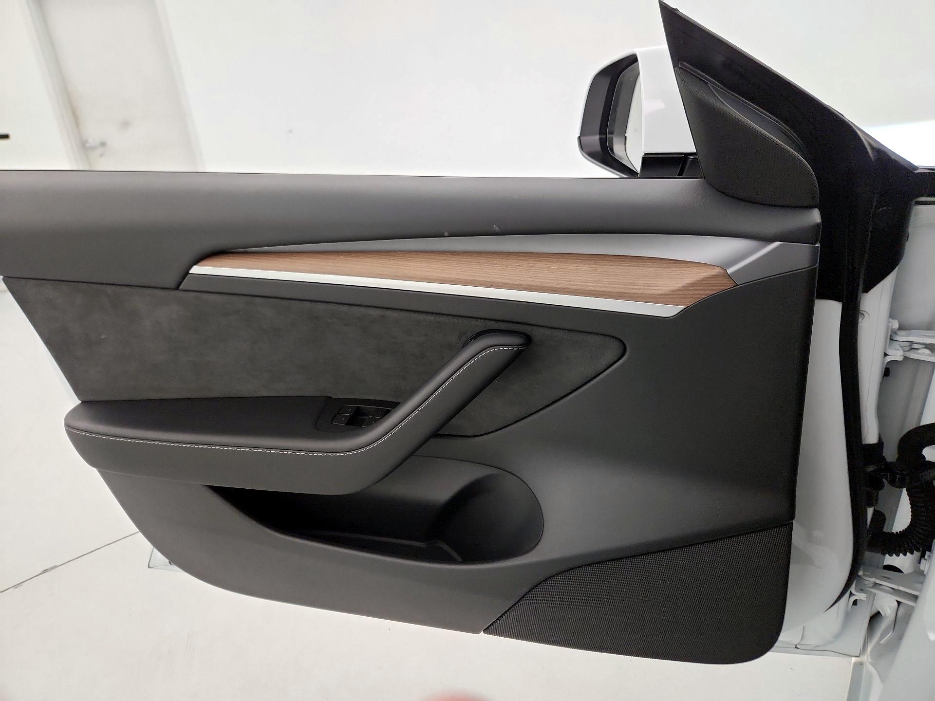 Thumbnail: 2023 Tesla Model 3 - 12