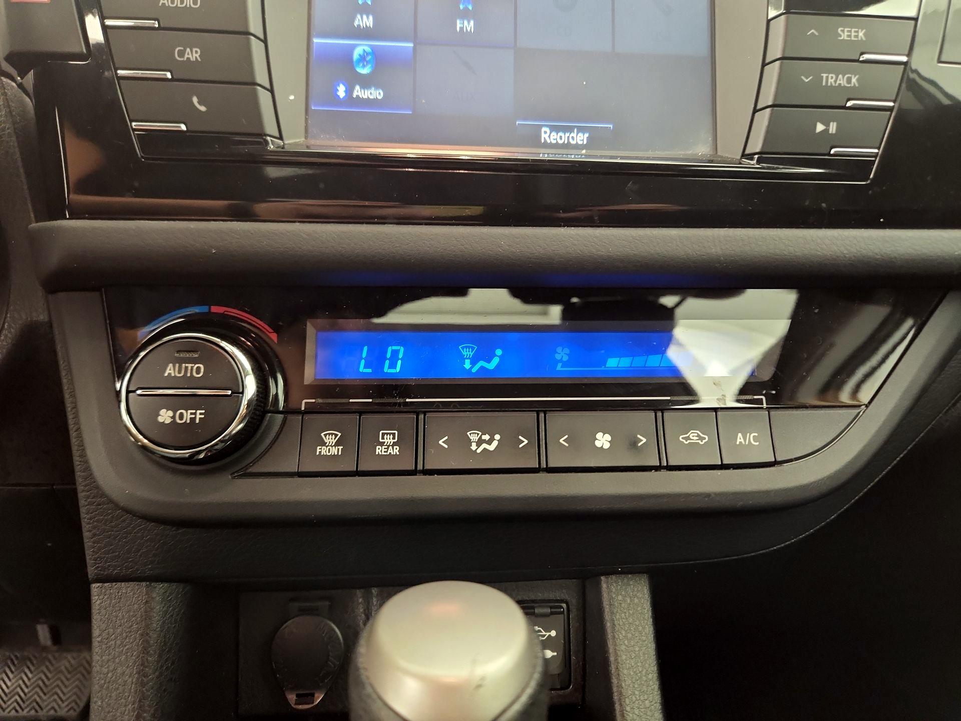 Thumbnail: 2016 Toyota Corolla - 16