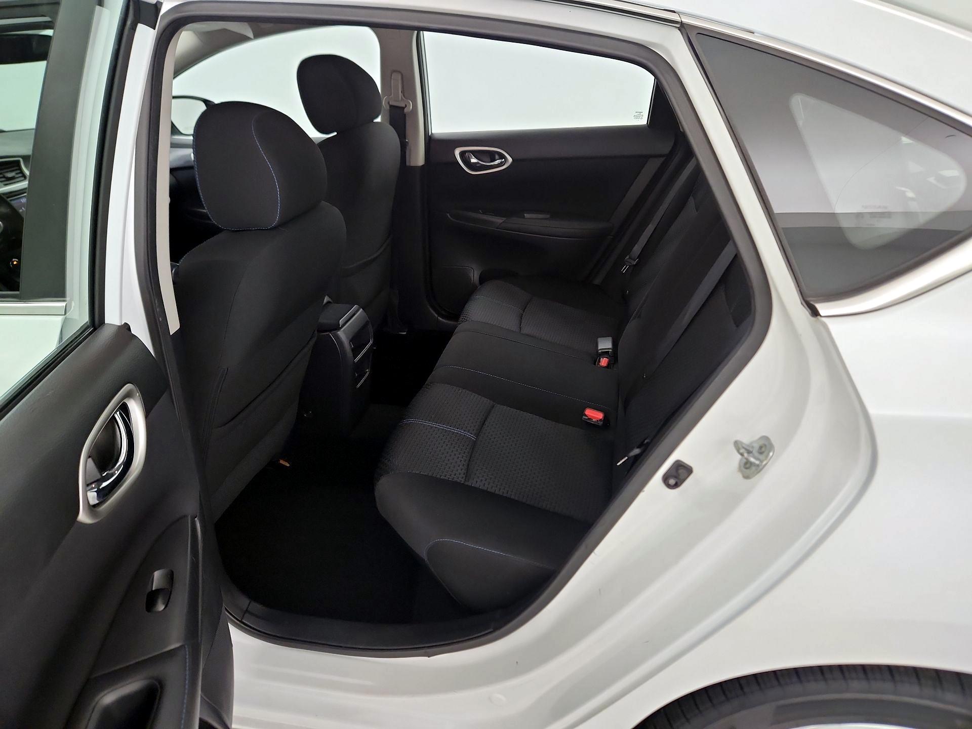 Thumbnail: 2016 Nissan Sentra - 16