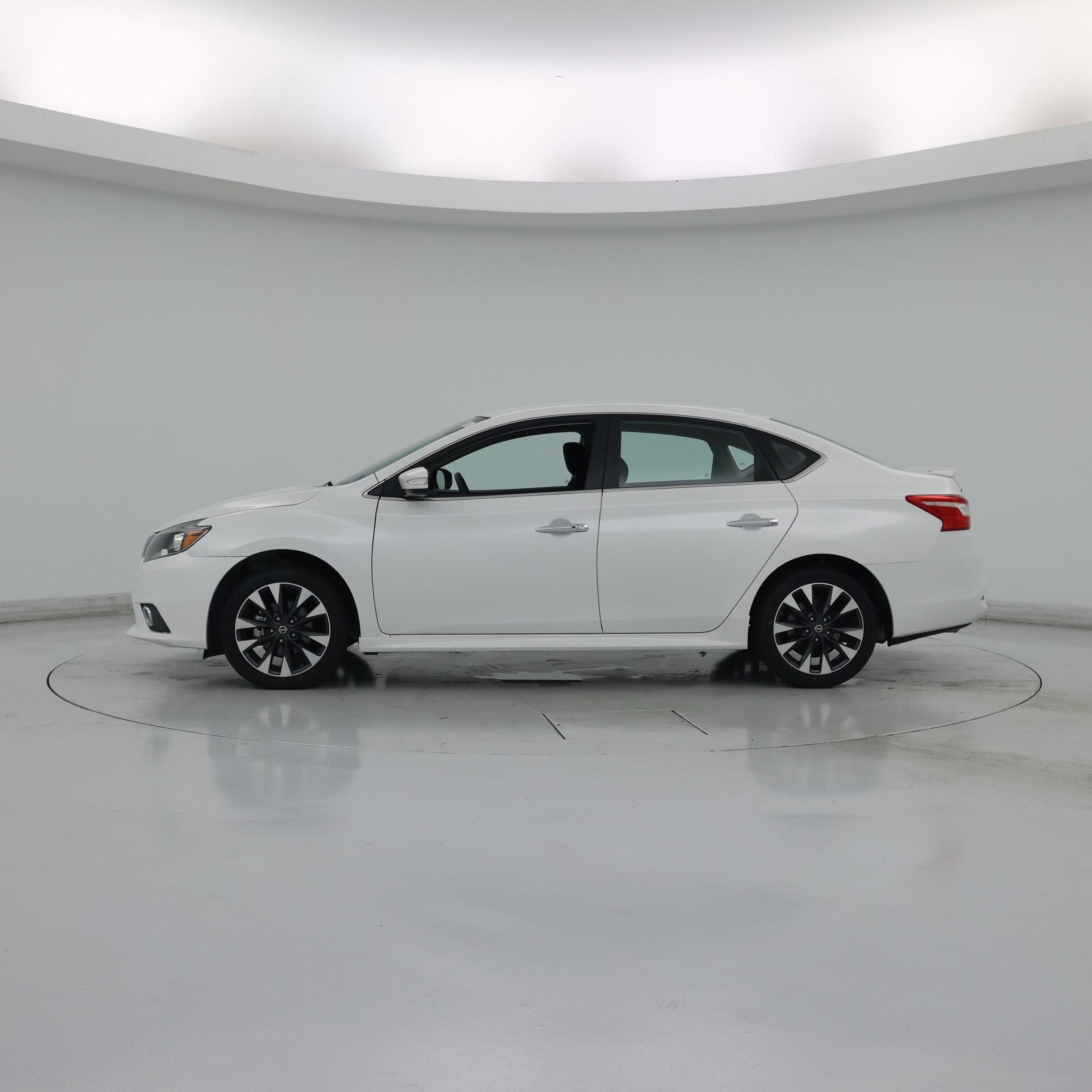 Thumbnail: 2016 Nissan Sentra - 3