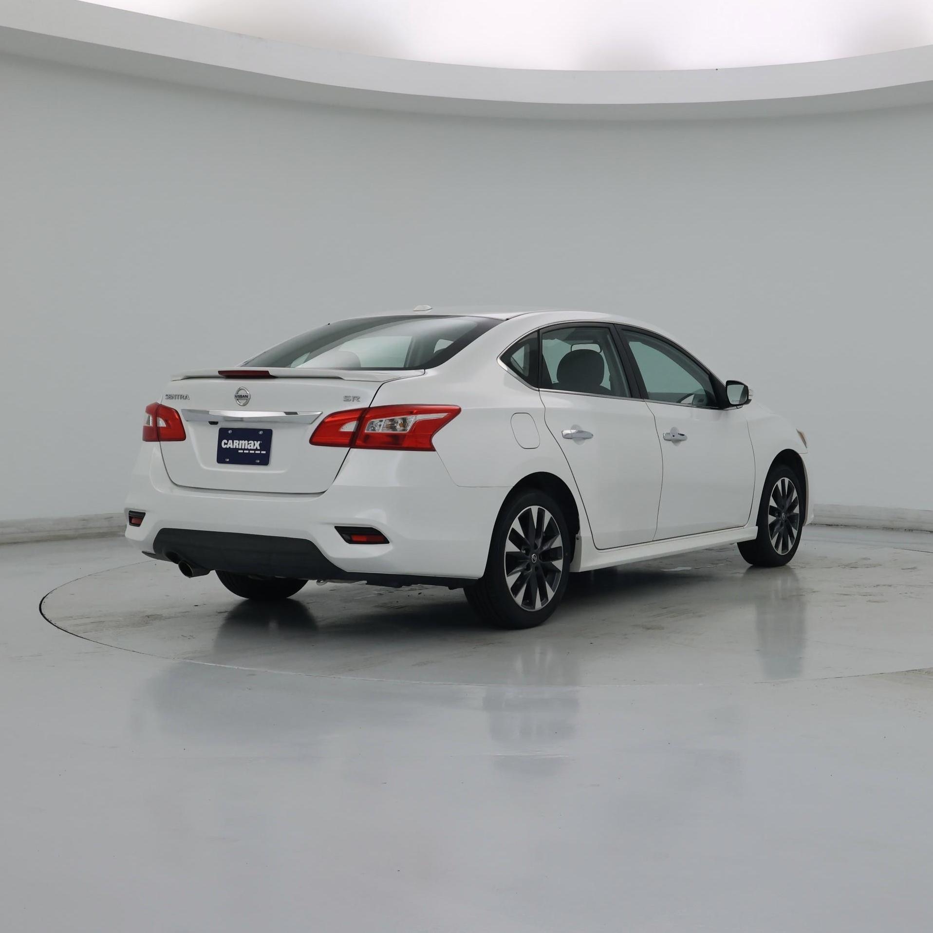 Thumbnail: 2016 Nissan Sentra - 8