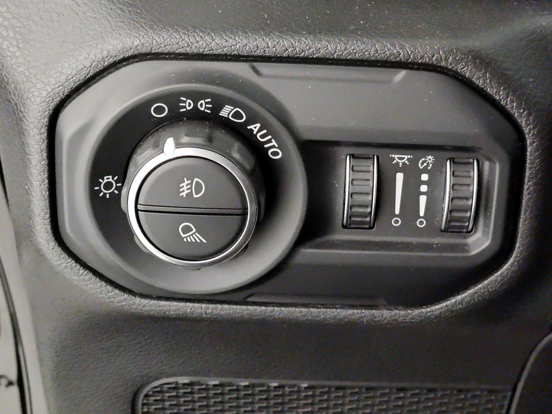 Thumbnail: 2020 Jeep Gladiator - 13
