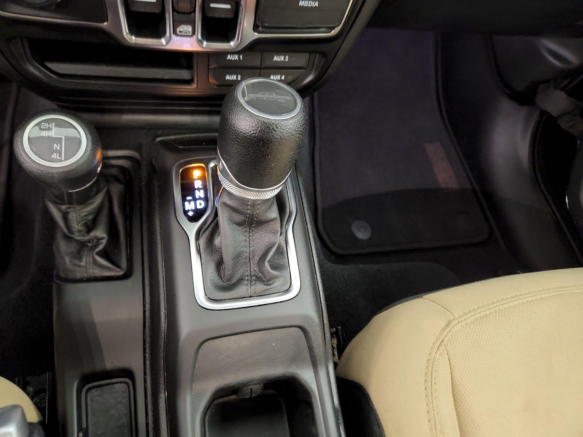 Thumbnail: 2020 Jeep Gladiator - 17