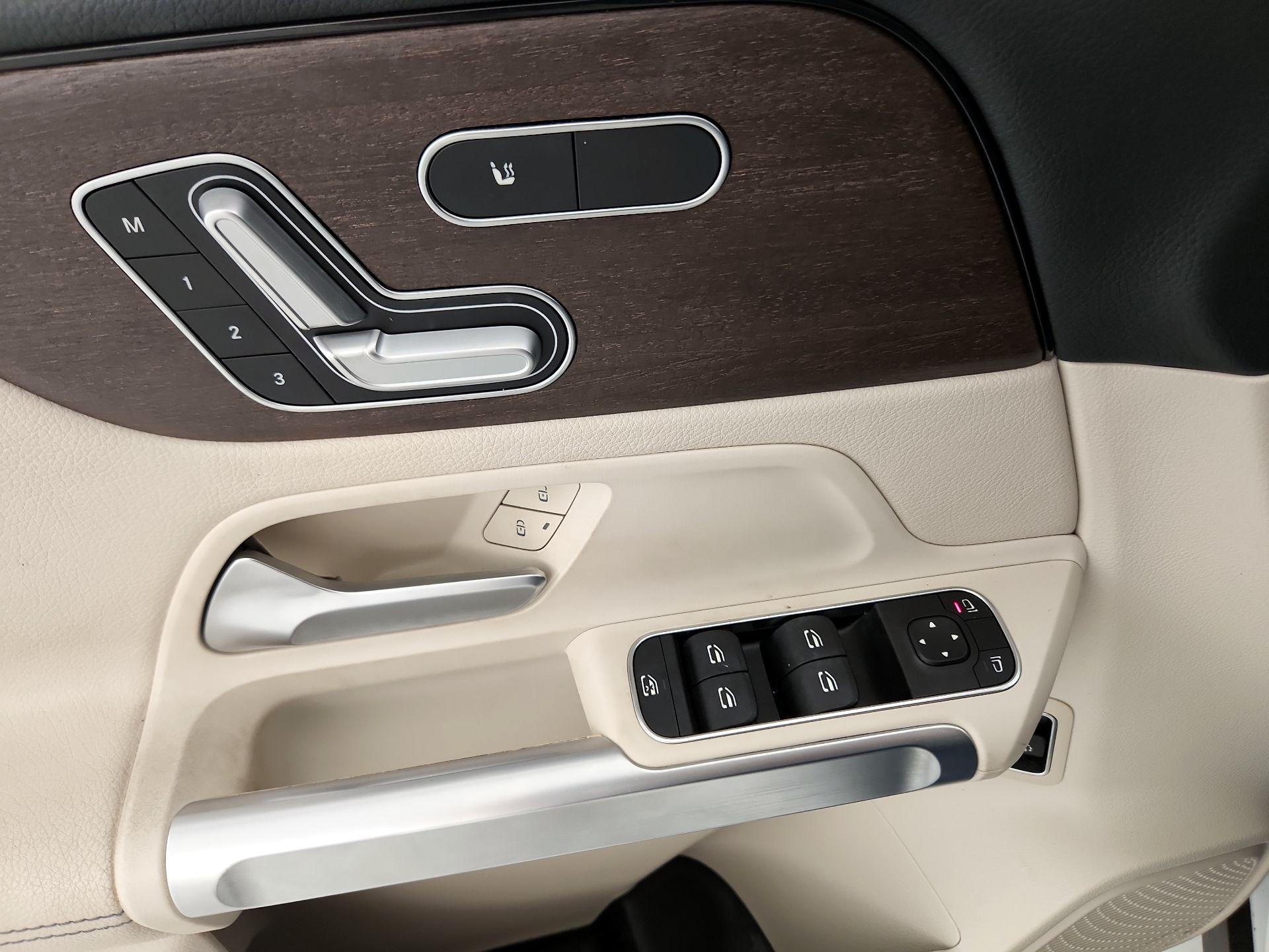 Thumbnail: 2020 Mercedes-Benz GLB - 12