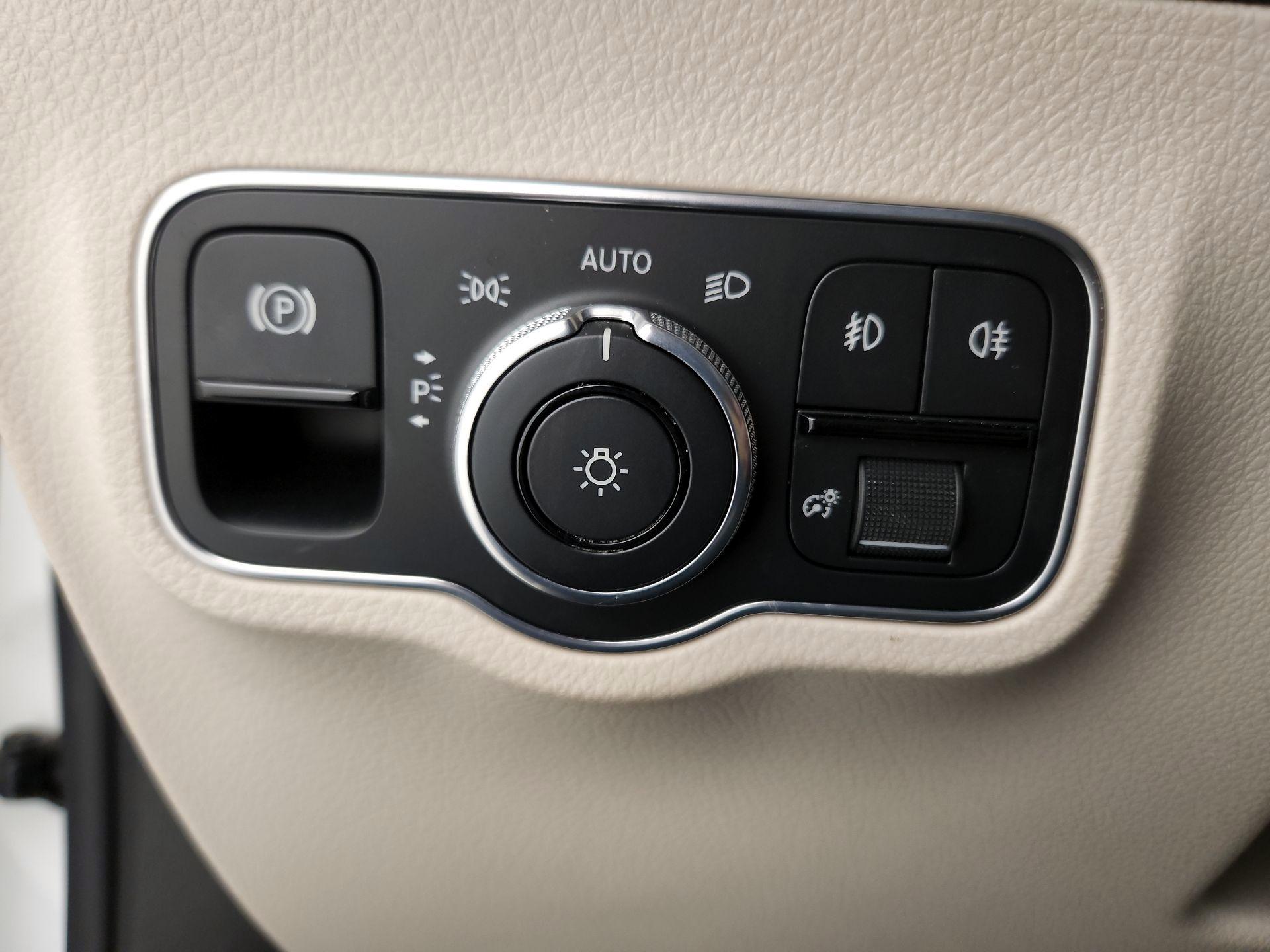 Thumbnail: 2020 Mercedes-Benz GLB - 13