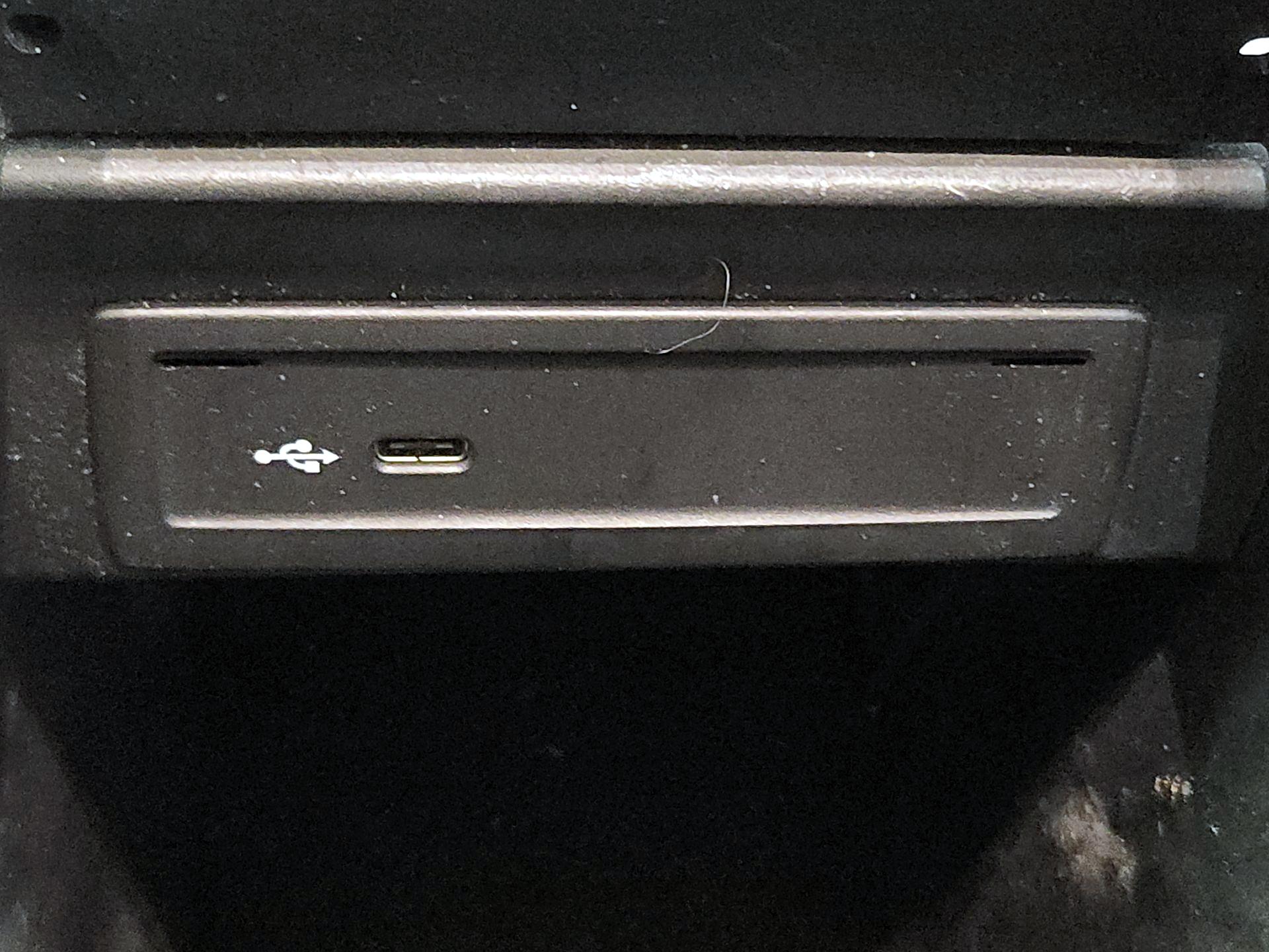 Thumbnail: 2020 Mercedes-Benz GLB - 18