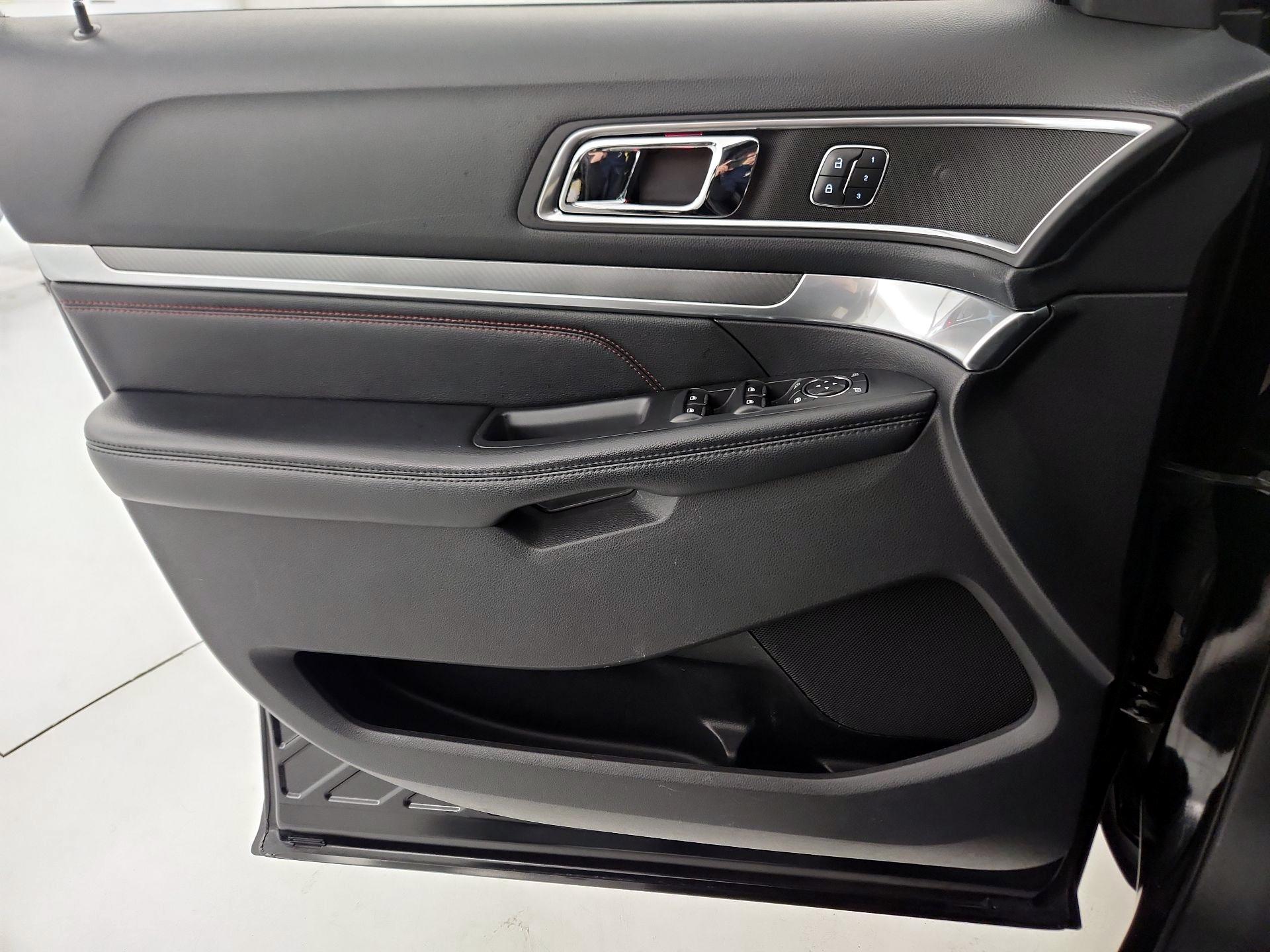 Thumbnail: 2016 Ford Explorer - 12