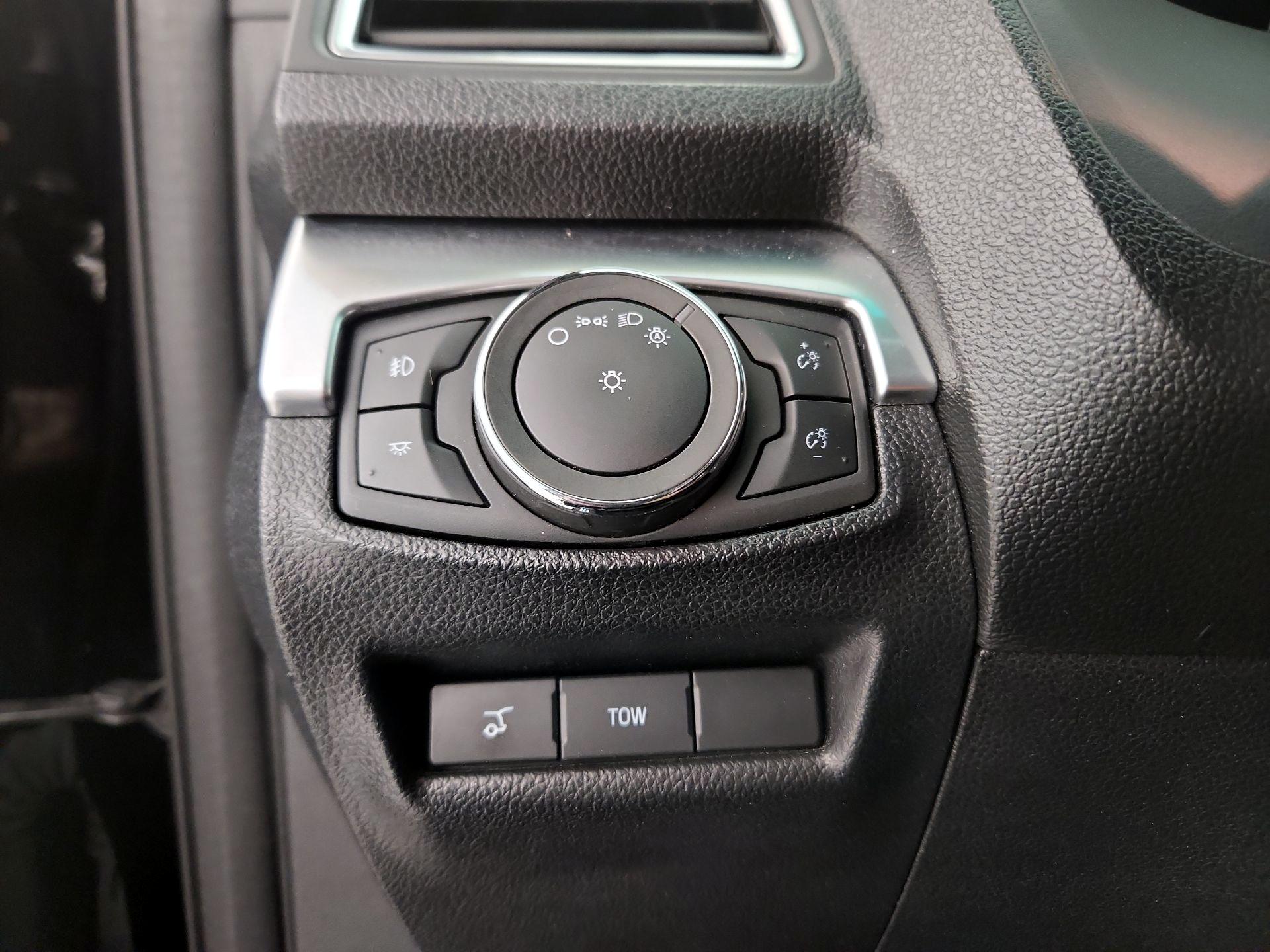 Thumbnail: 2016 Ford Explorer - 13