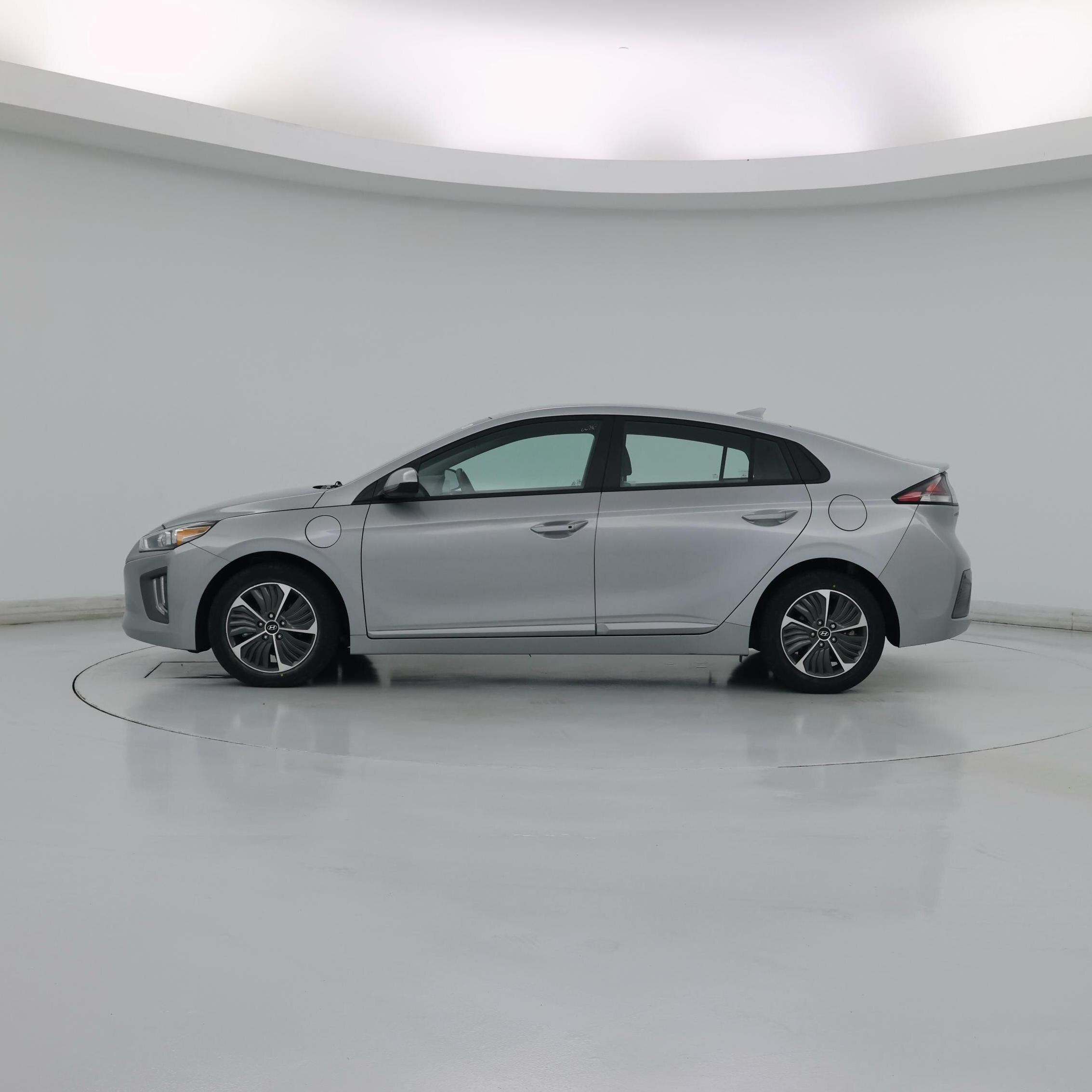 Thumbnail: 2022 Hyundai Ioniq - 3