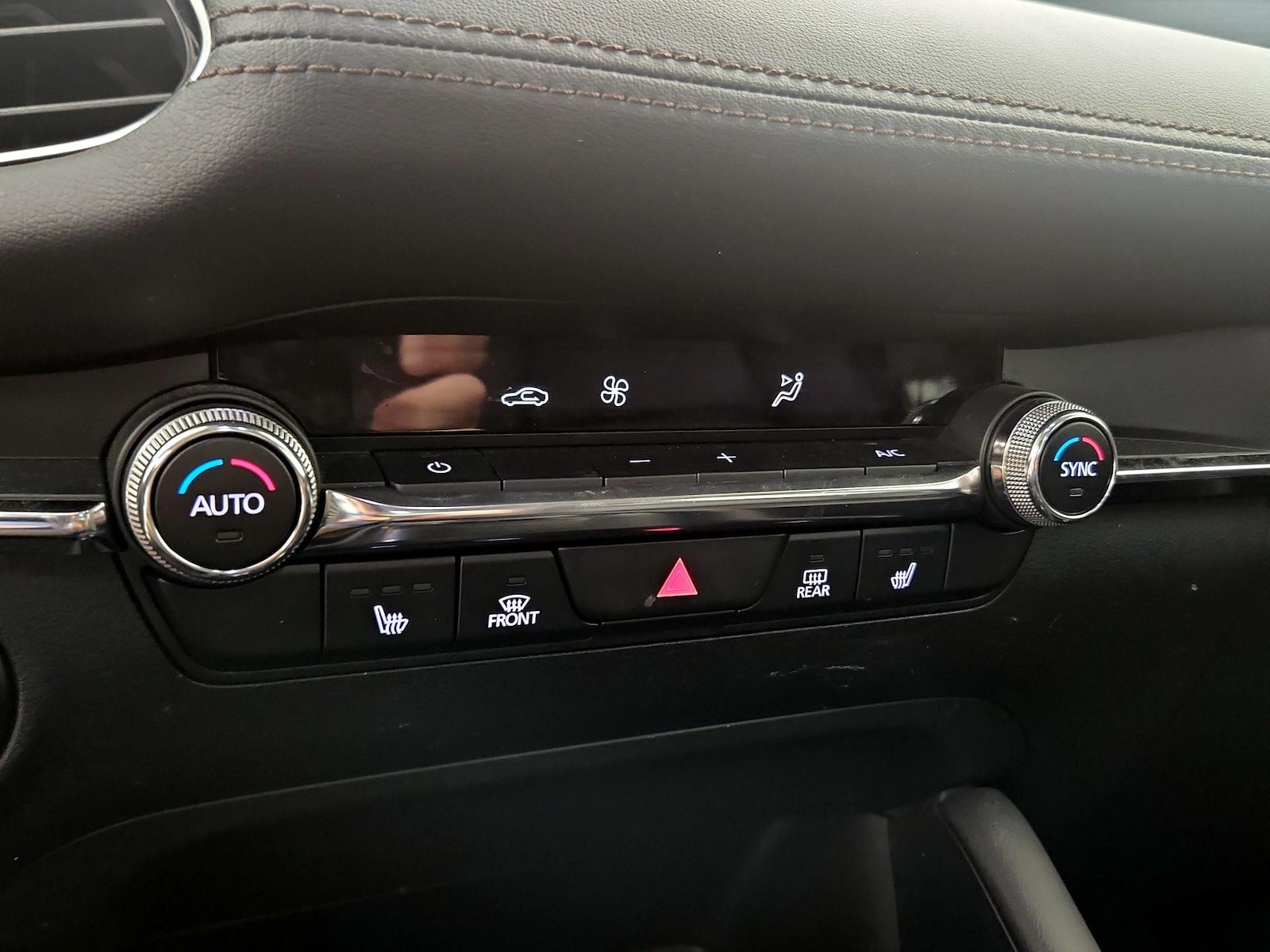 2022 Mazda Mazda3 Premium - Photo 17