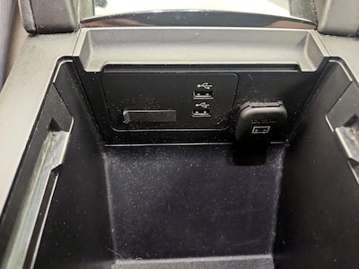 USB/AUX Ports