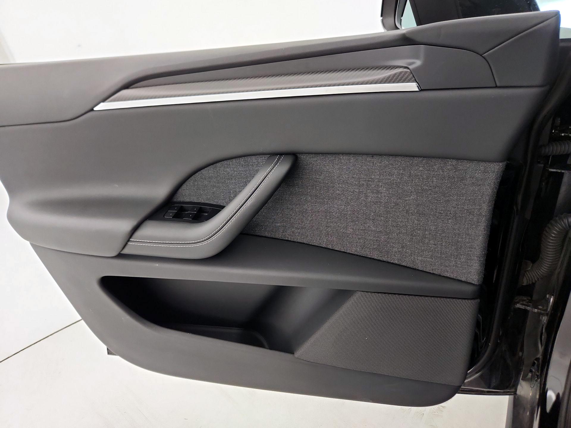 Thumbnail: 2022 Tesla Model X - 12