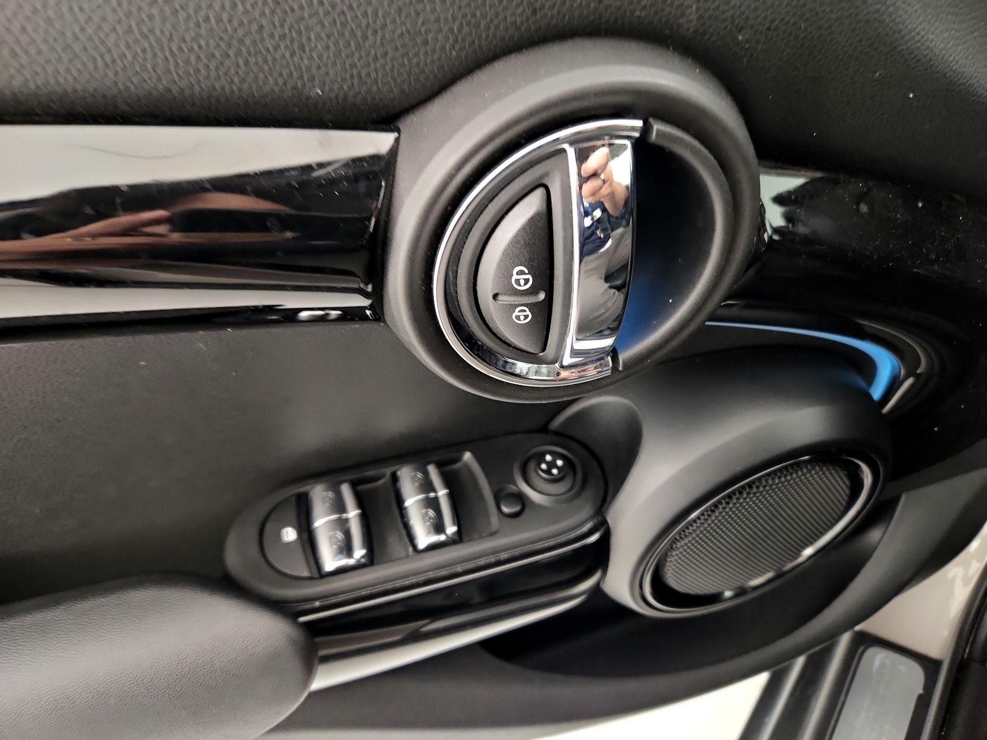 Thumbnail: 2022 MINI Cooper Hardtop - 12