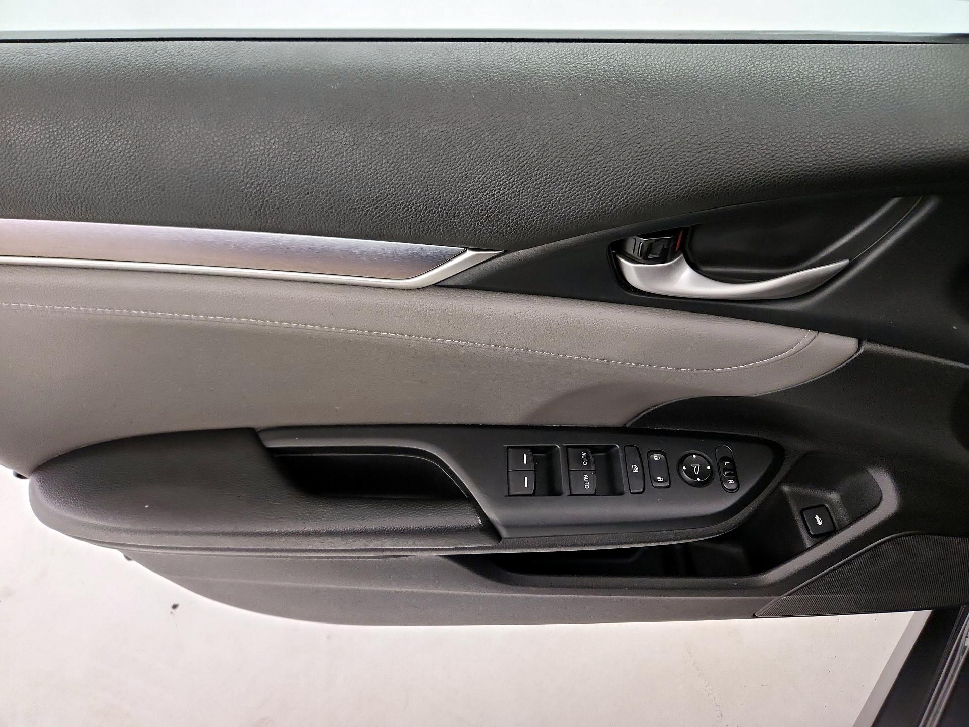 Thumbnail: 2016 Honda Civic - 12