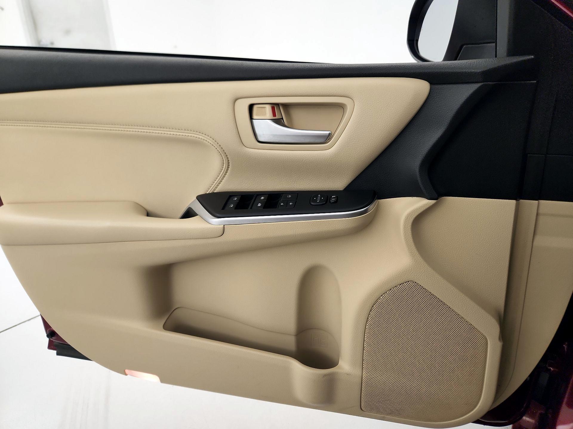 Thumbnail: 2016 Toyota Camry - 12