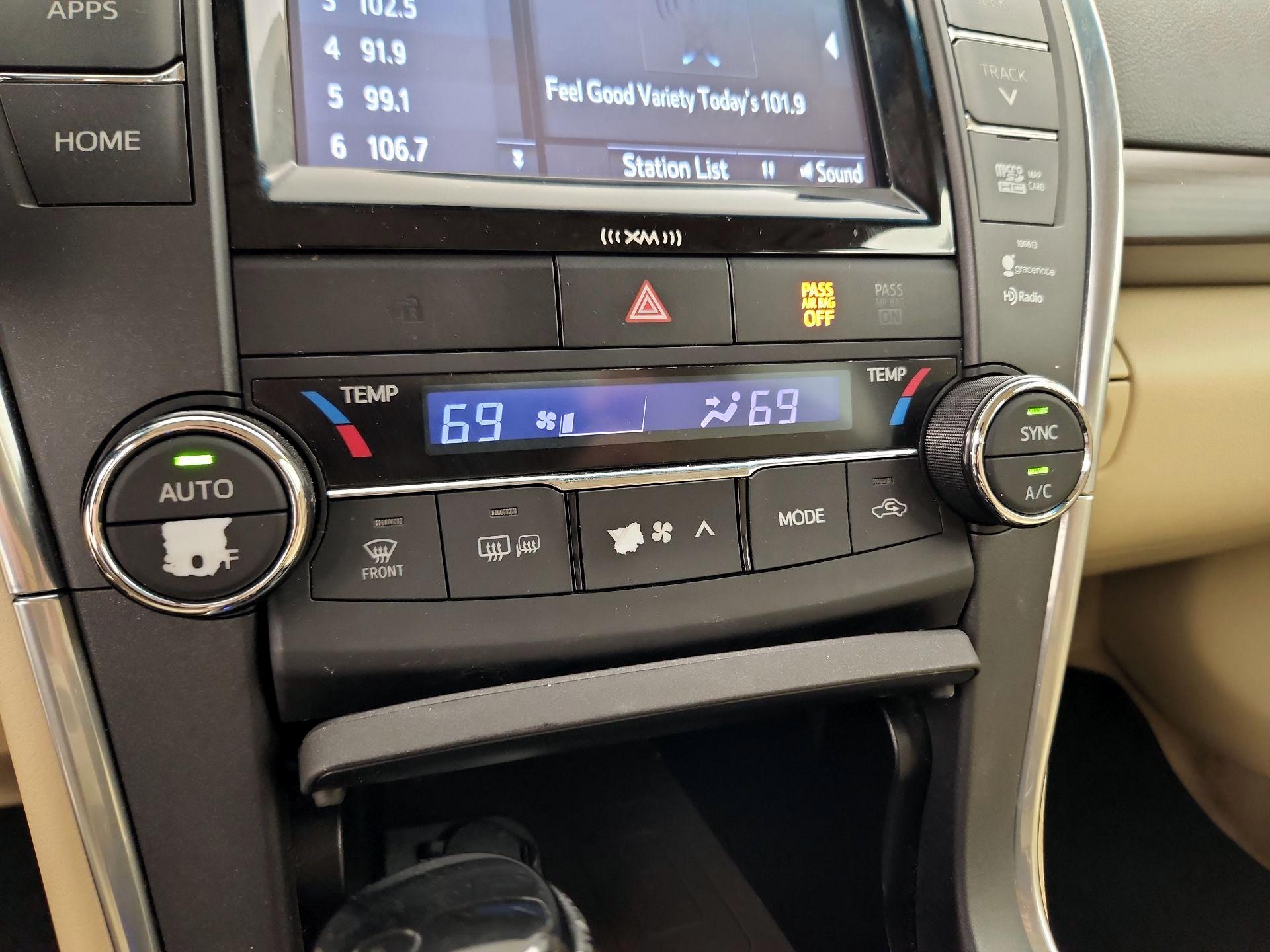 Thumbnail: 2016 Toyota Camry - 16
