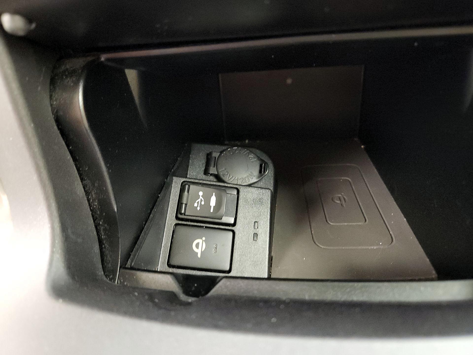 Thumbnail: 2016 Toyota Camry - 18