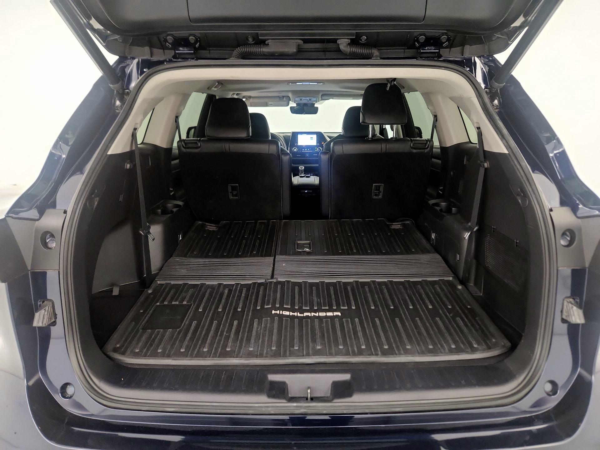 Thumbnail: 2022 Toyota Highlander - 16