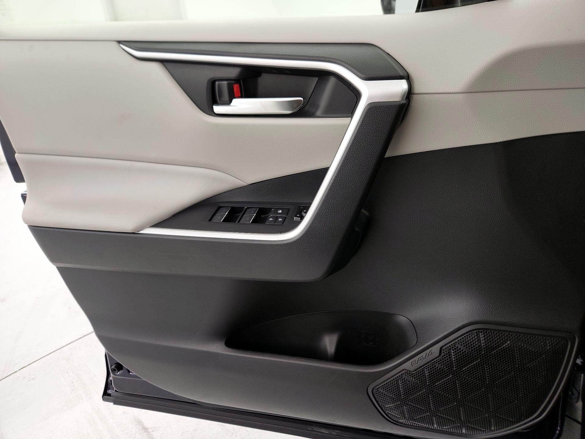 Thumbnail: 2023 Toyota RAV4 - 12