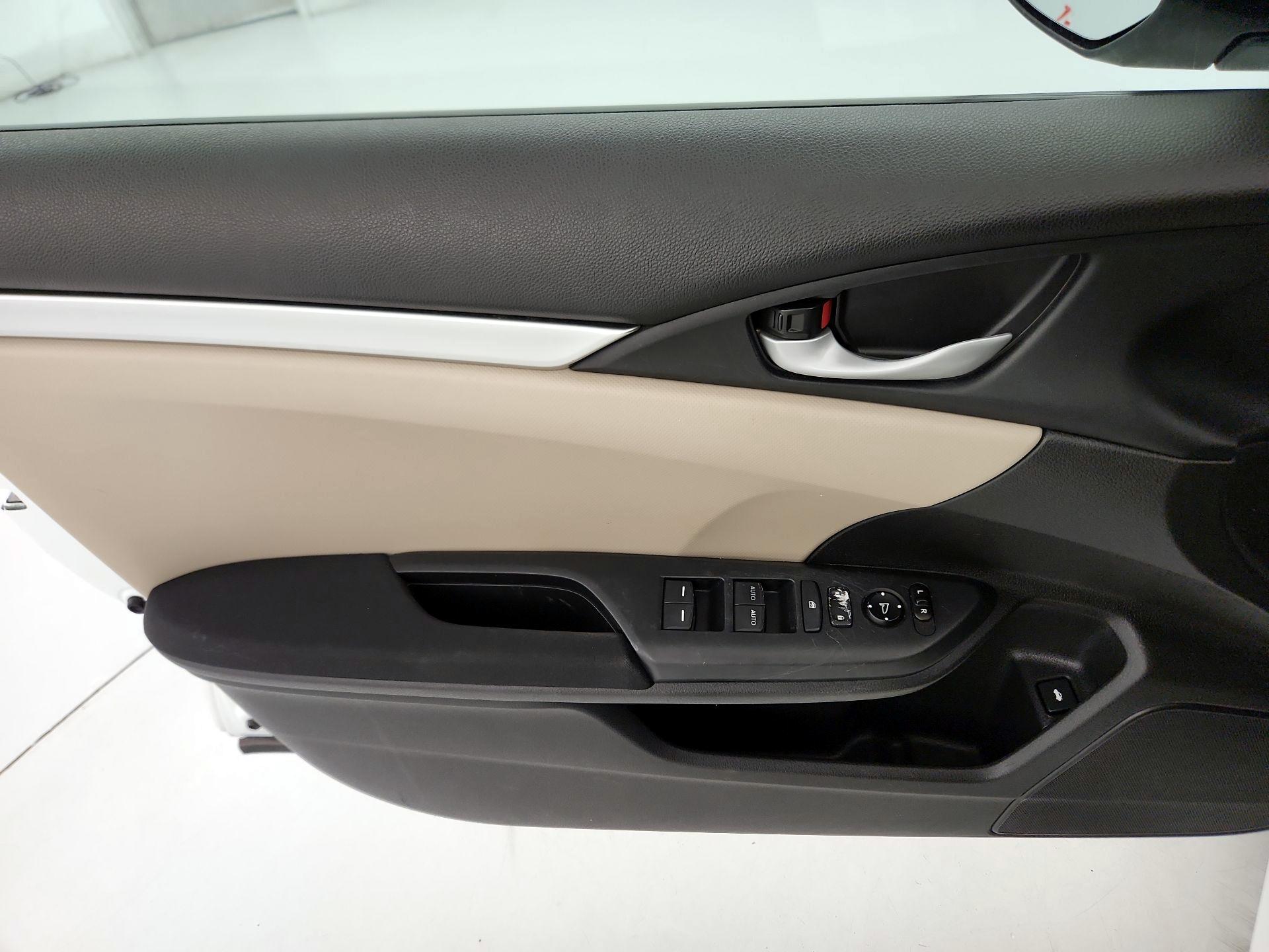 Thumbnail: 2016 Honda Civic - 12