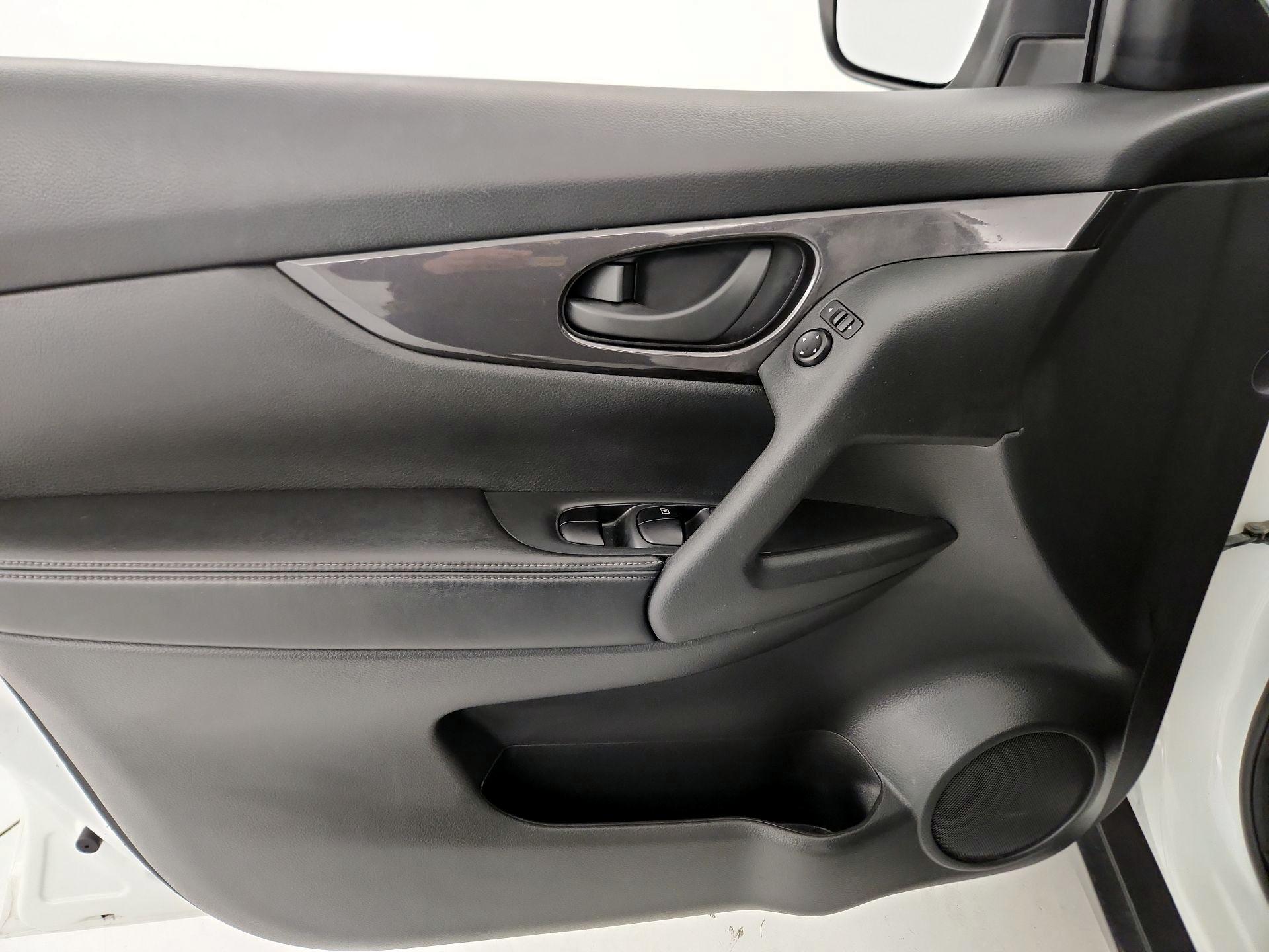 Thumbnail: 2019 Nissan Rogue - 12
