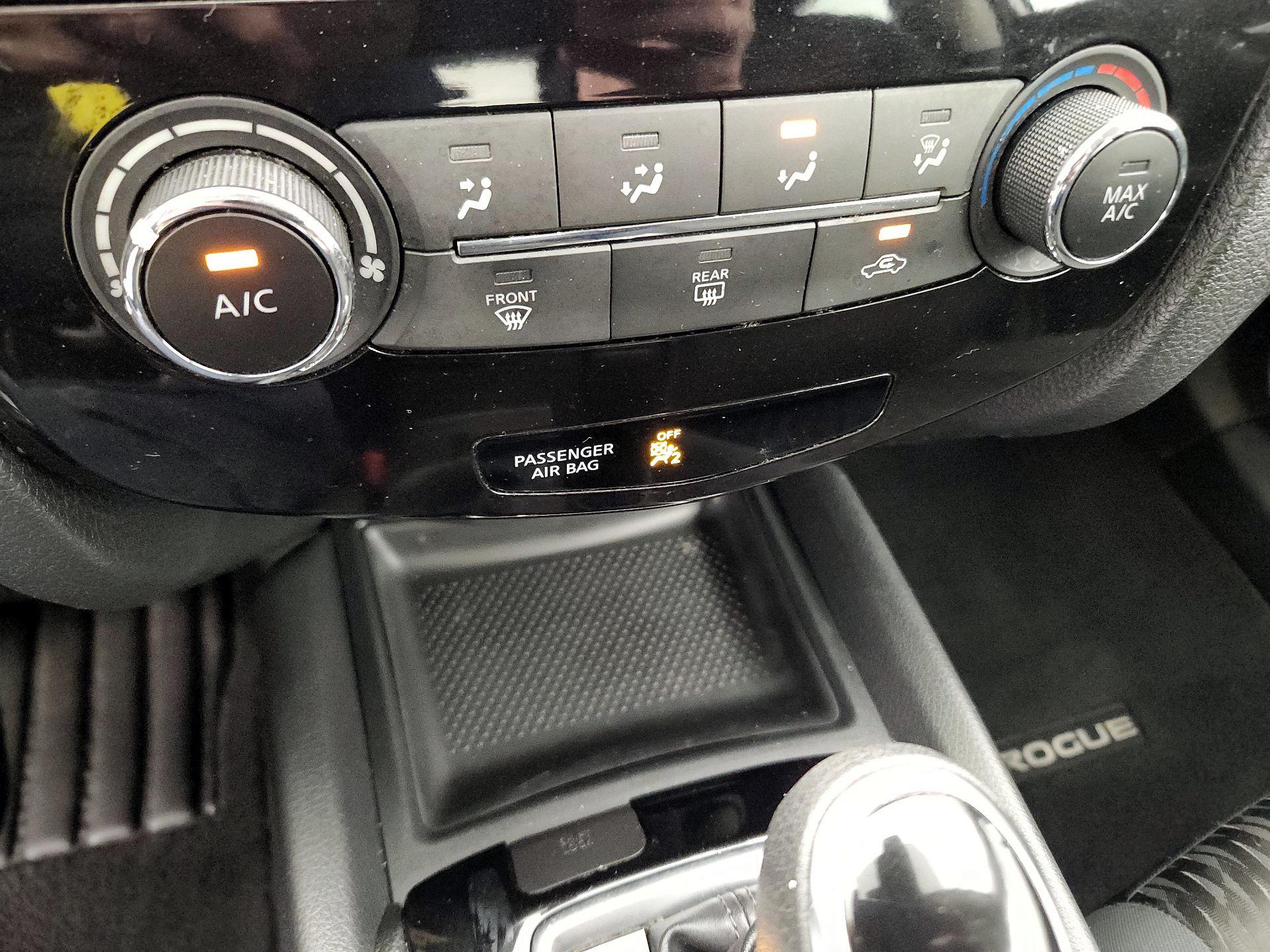 Thumbnail: 2019 Nissan Rogue - 16