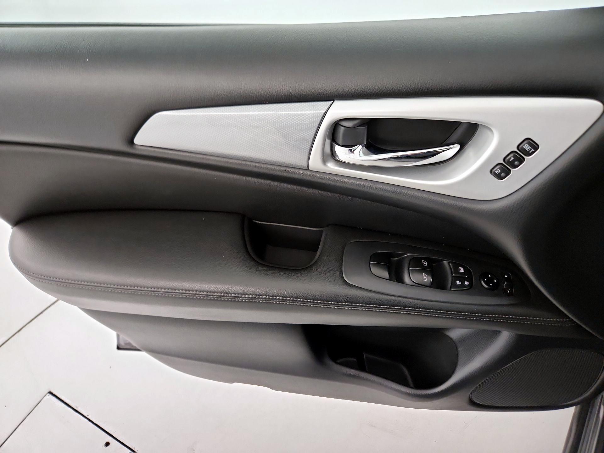 Thumbnail: 2019 Nissan Pathfinder - 12