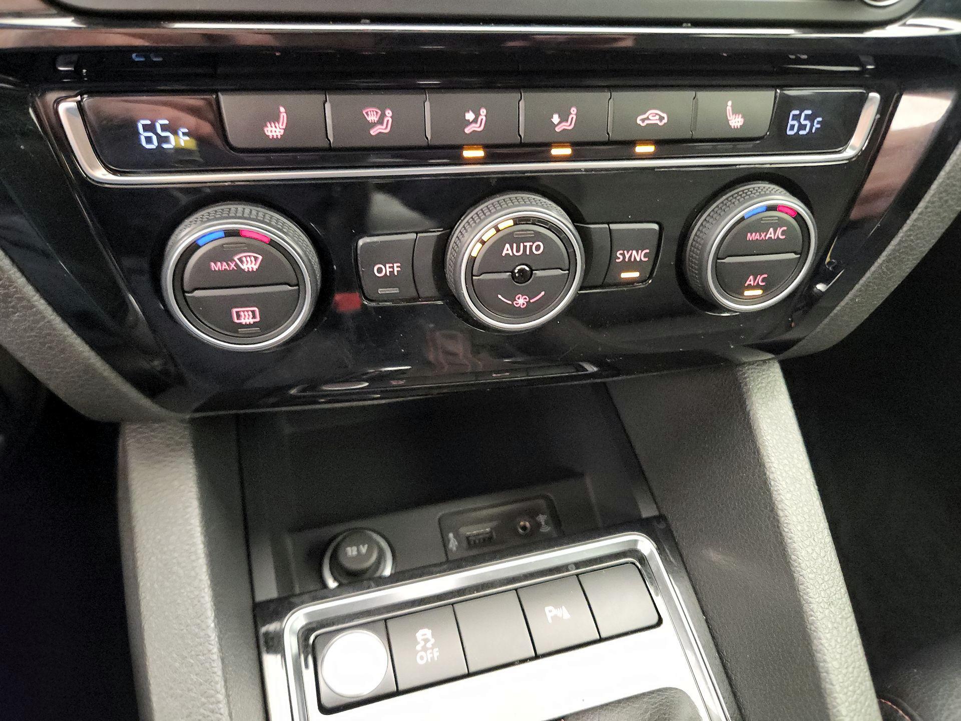 Thumbnail: 2017 Volkswagen Jetta - 17