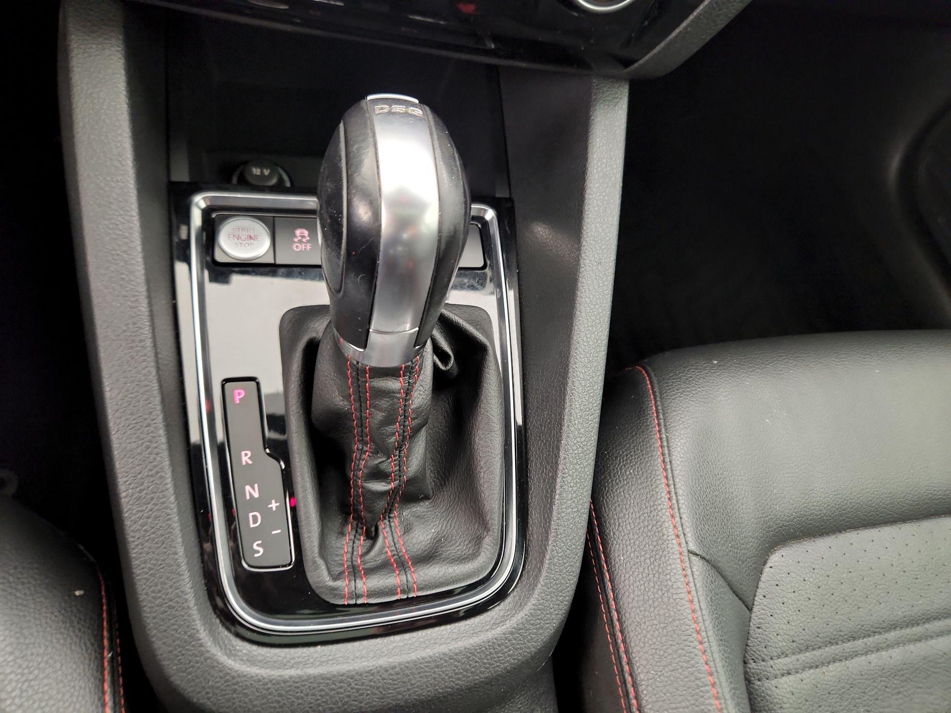 Thumbnail: 2017 Volkswagen Jetta - 18