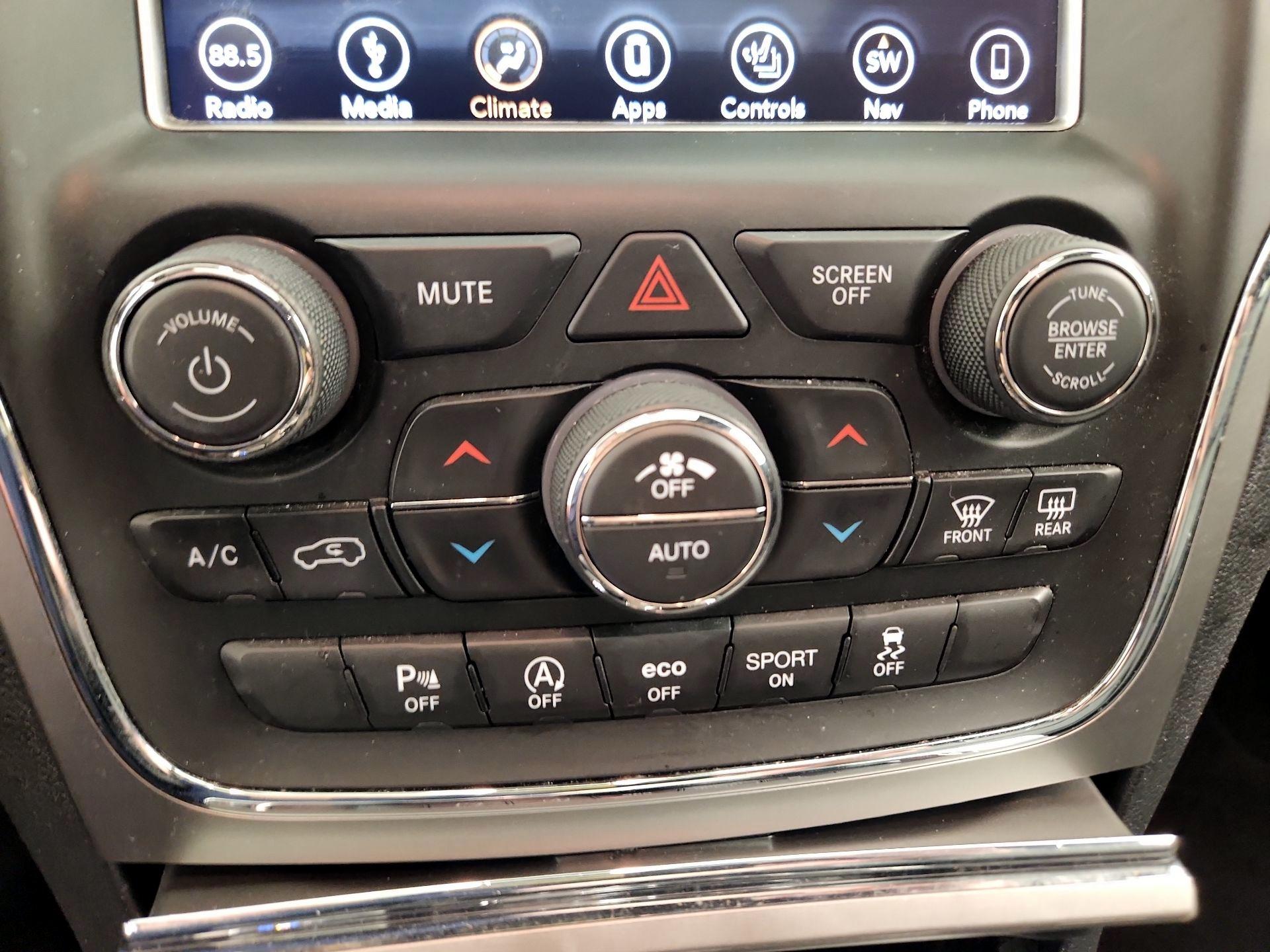 Thumbnail: 2018 Jeep Grand Cherokee - 17
